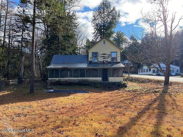 Hadley, NY 12835,998 W Mountain Road