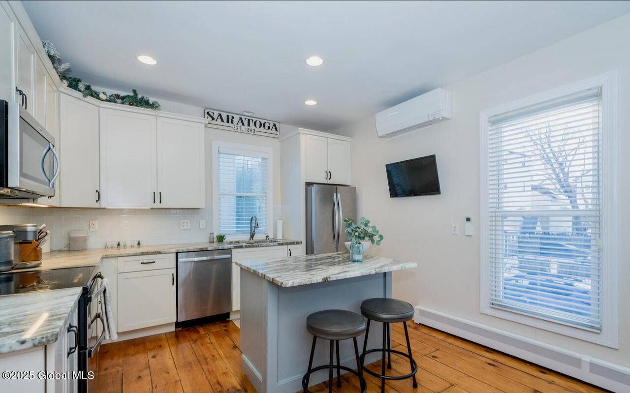 Saratoga Springs, NY 12866,98 Van Dam Street