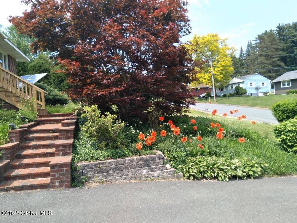 Brunswick, NY 12180,1 Valley View Drive
