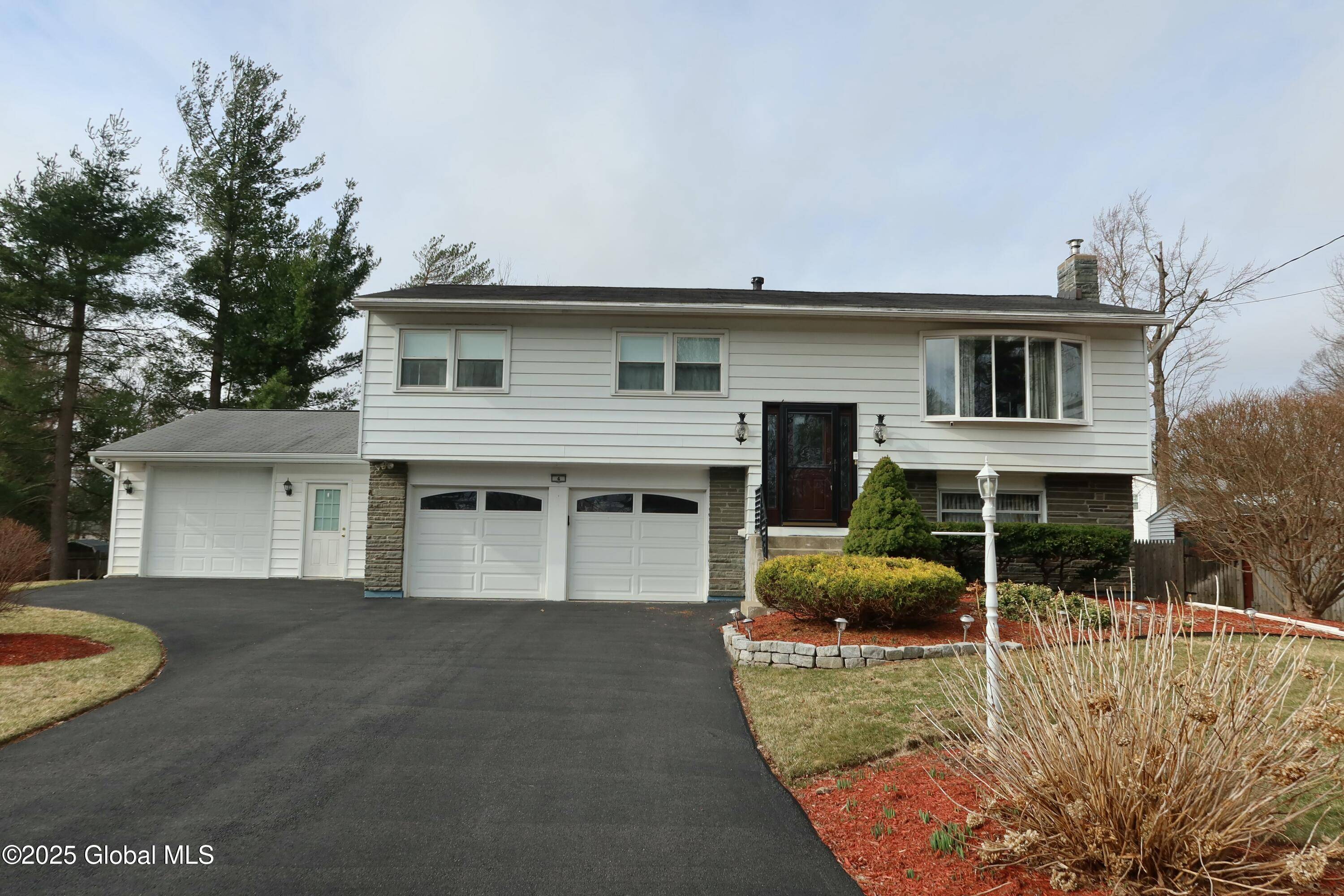 Colonie, NY 12309,4 Juniper Court