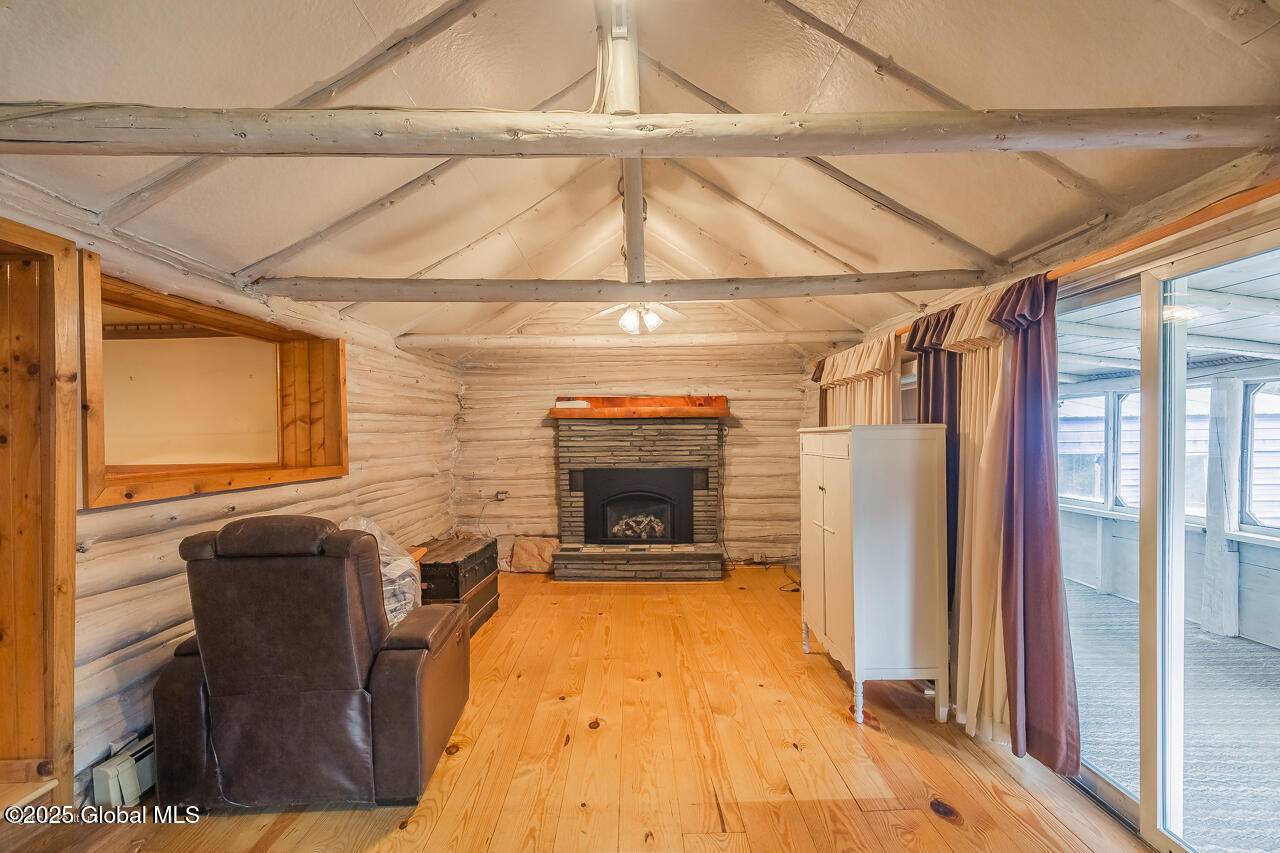 Hadley, NY 12835,1609 N Shore