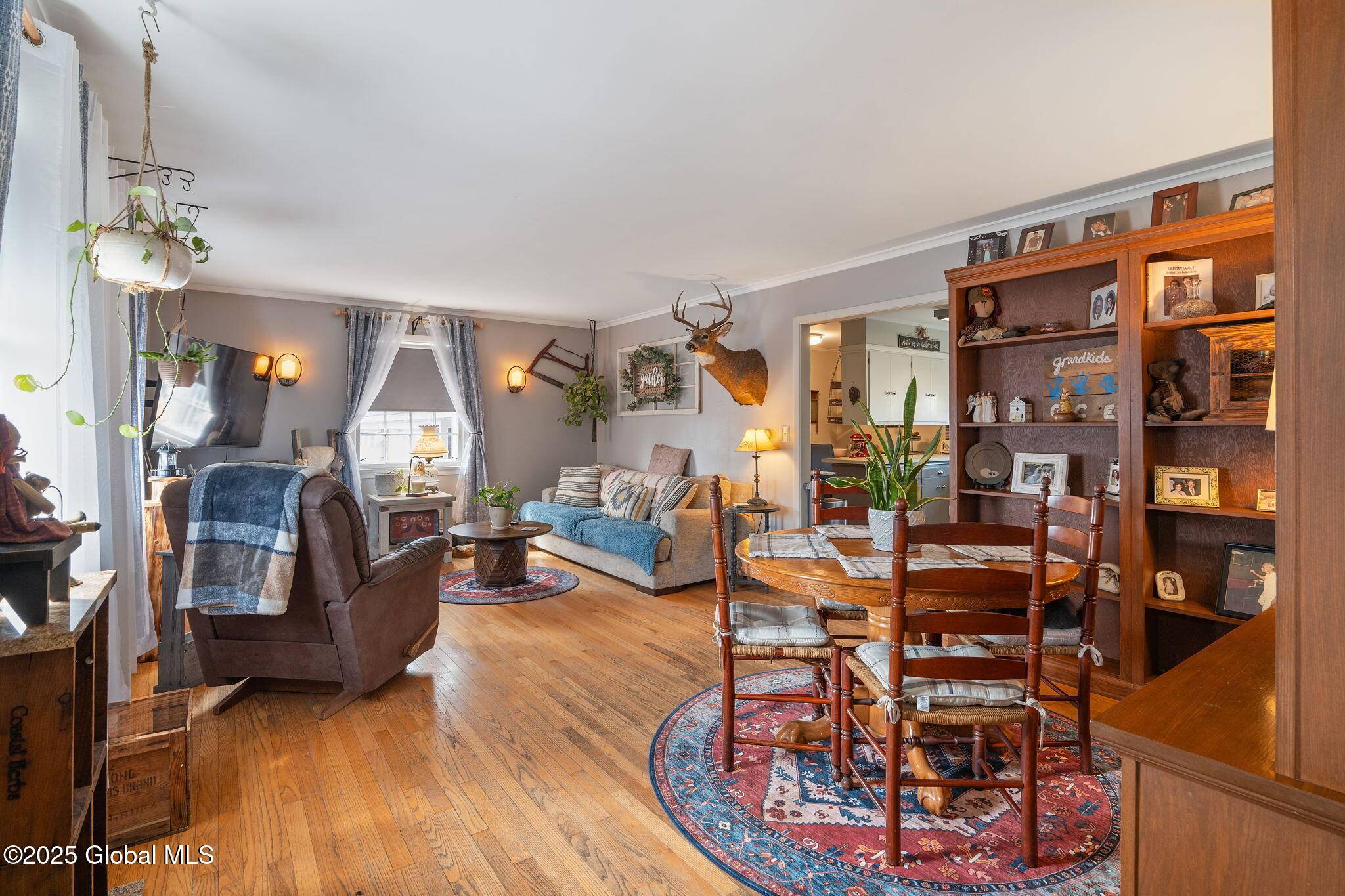 Amsterdam, NY 12010,8 Highland Road