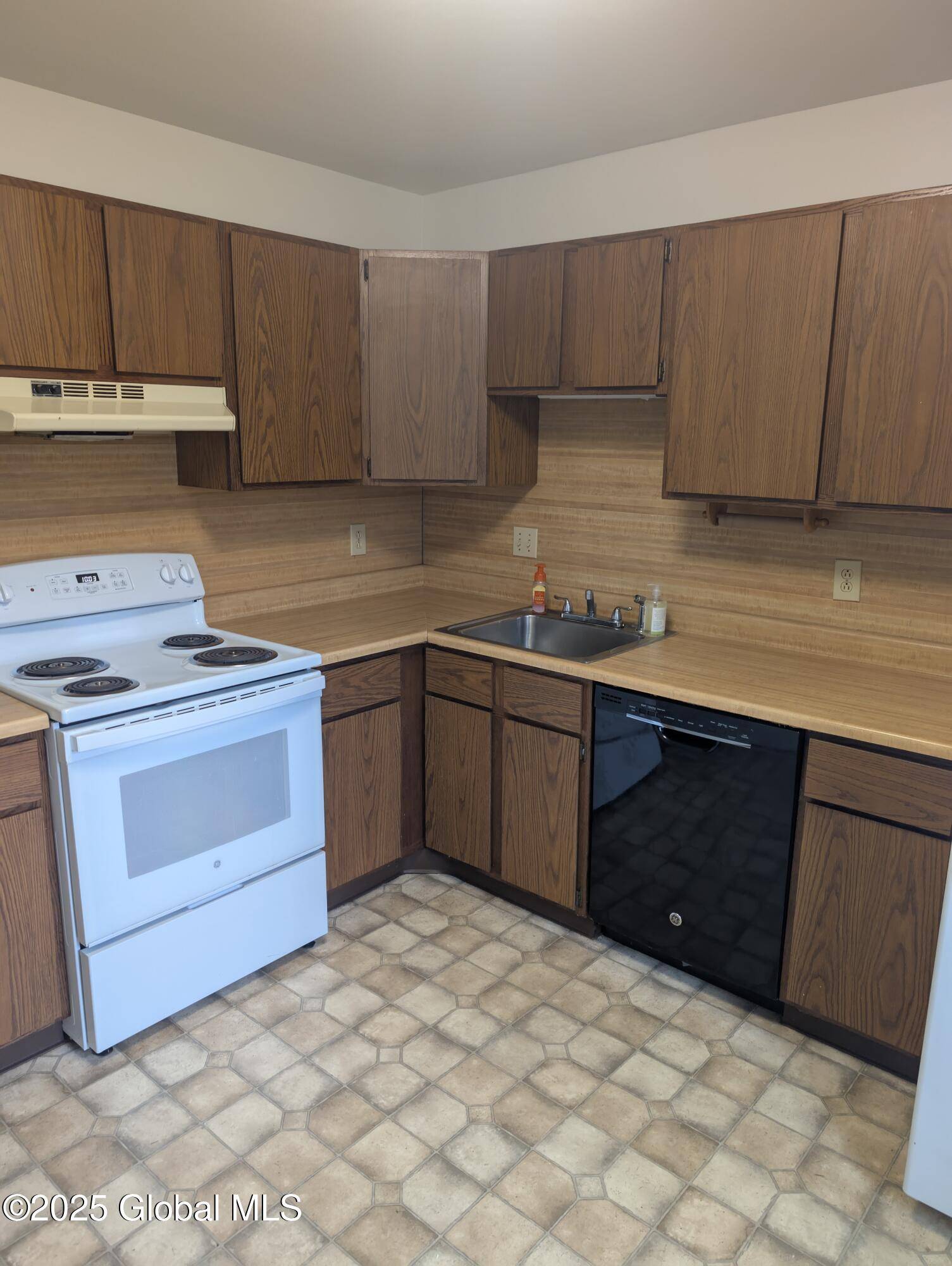 Bethlehem, NY 12054,539 Kenwood Avenue #A