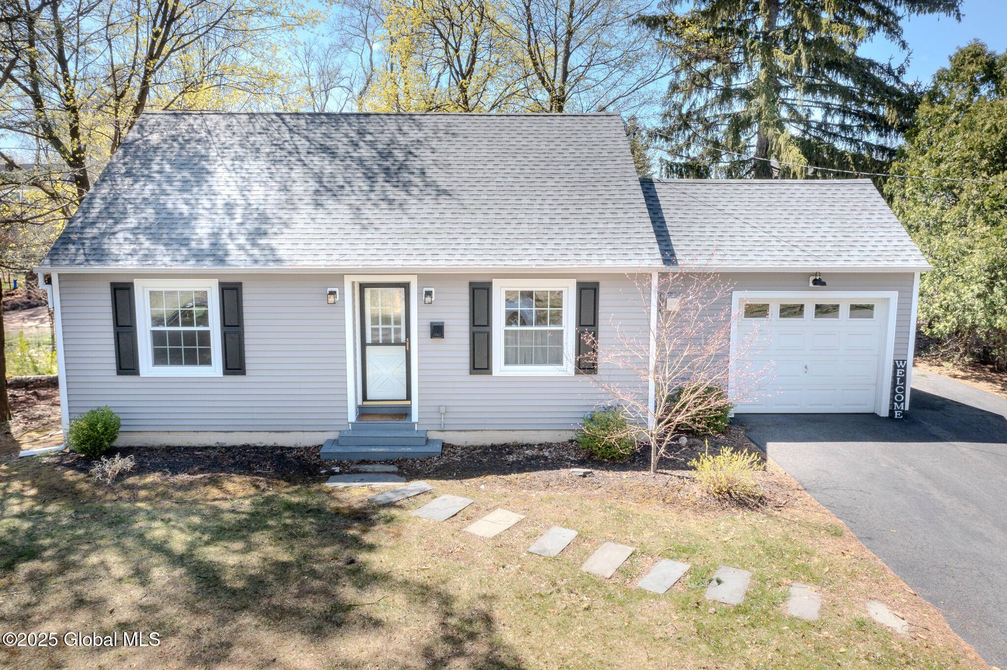 Bethlehem, NY 12054,2 Plymouth Avenue #A