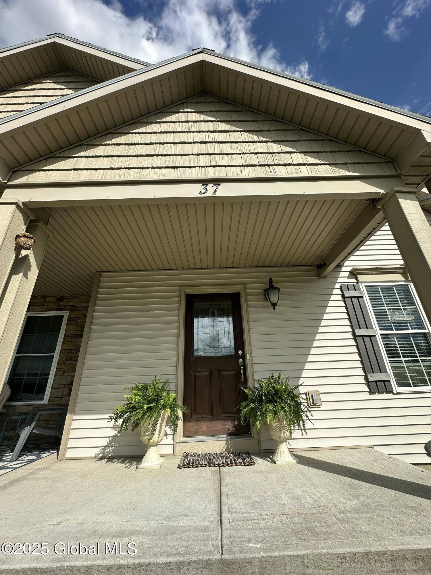 Colonie, NY 12047,37 Nantucket Street