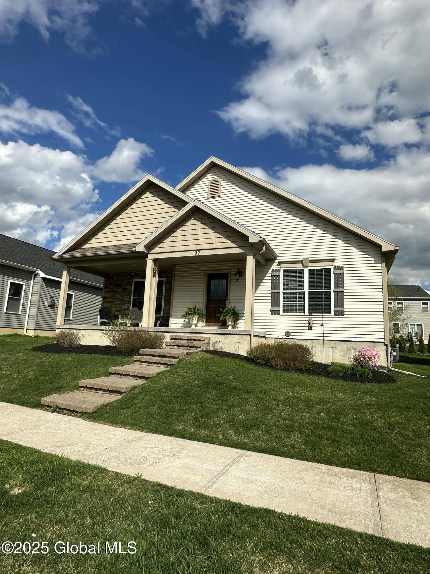 Colonie, NY 12047,37 Nantucket Street