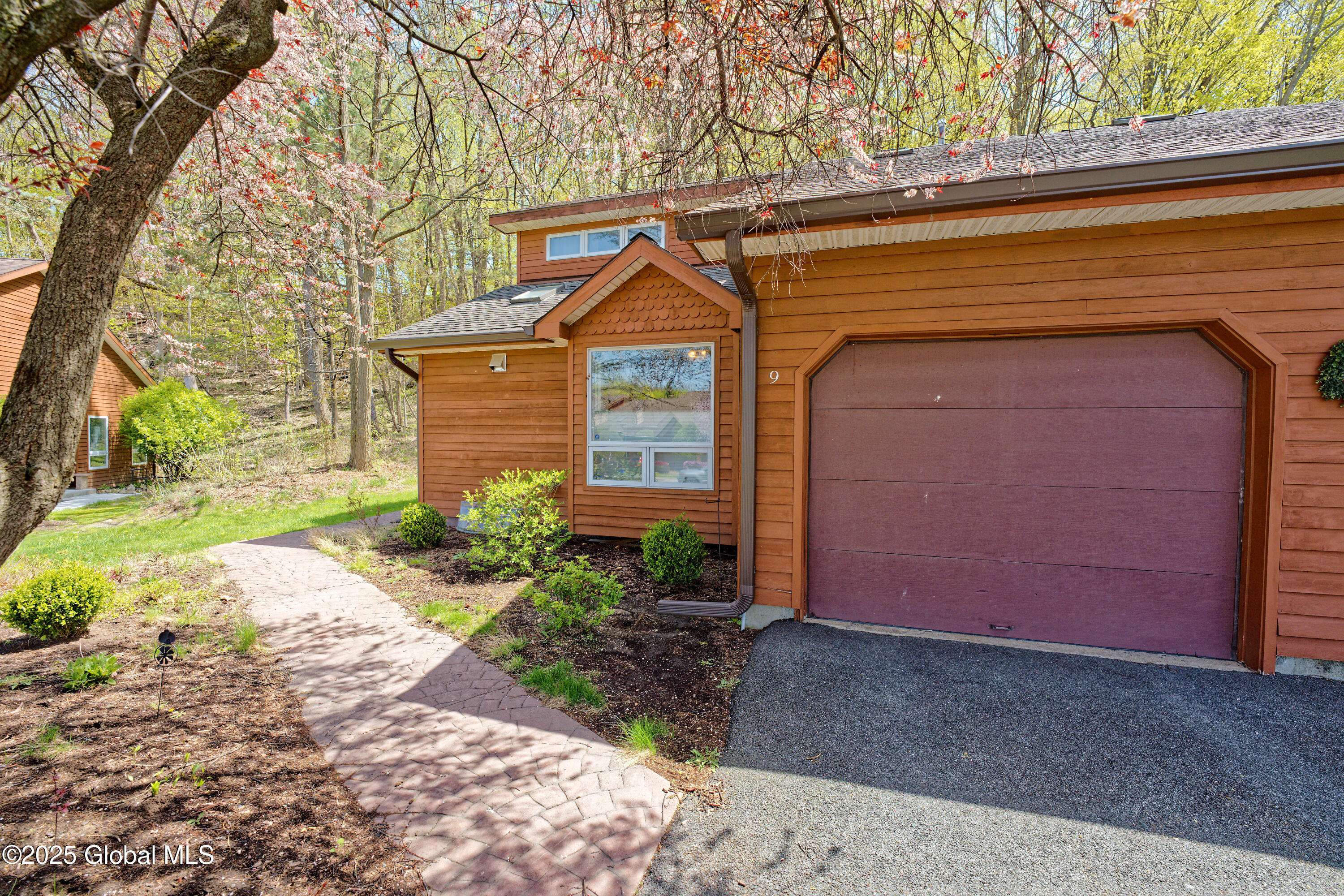 Troy, NY 12180,9 Lillian Lane