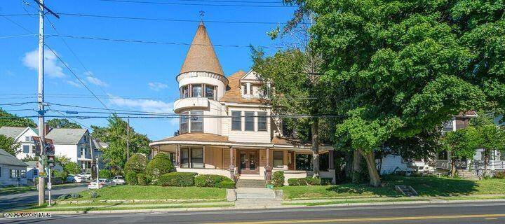 Troy, NY 12180,275 Pawling Avenue