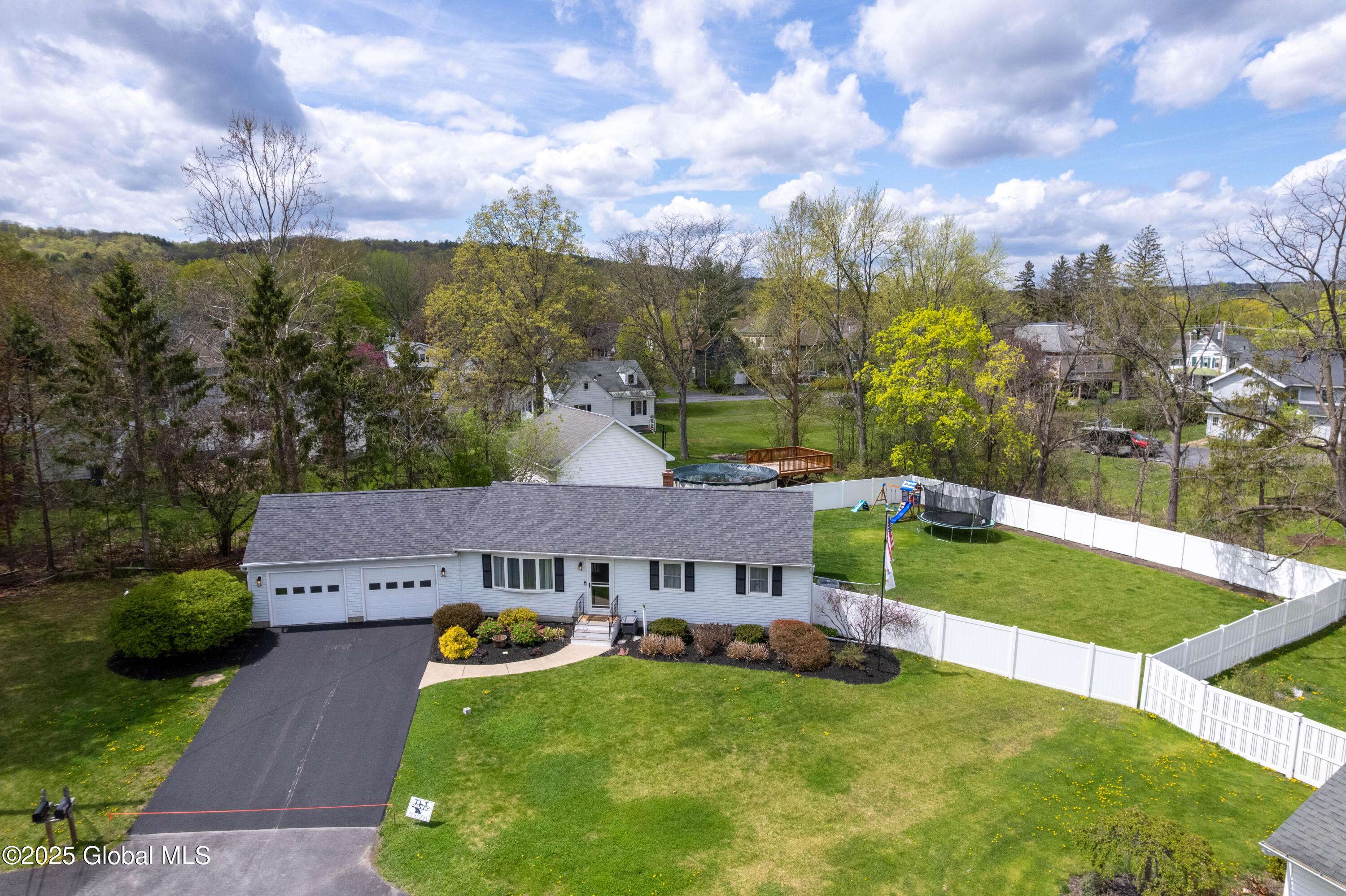 Altamont, NY 12009,10 Thatcher Drive