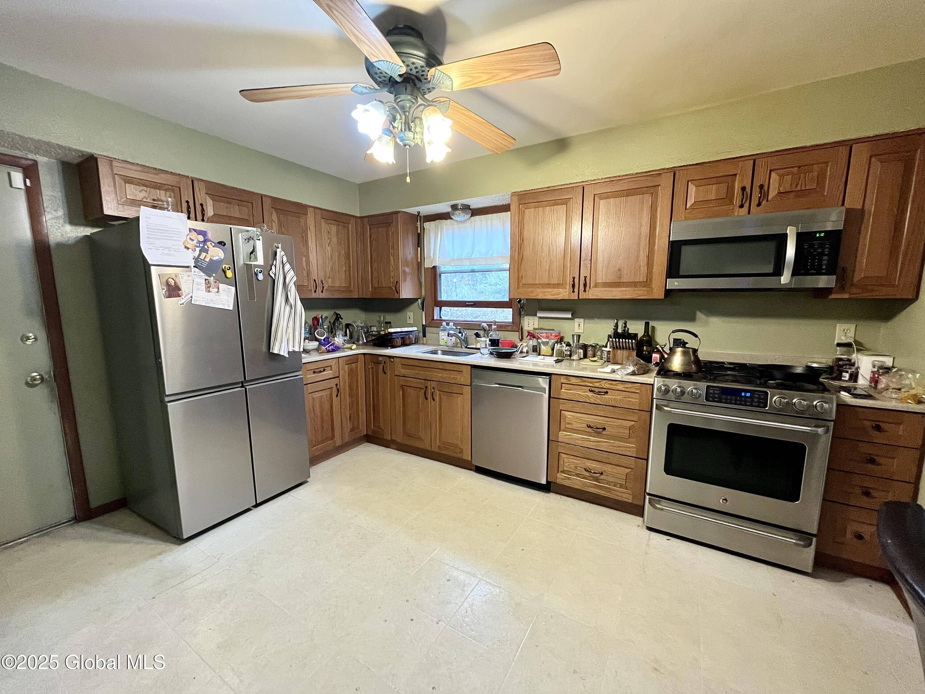 Guilderland, NY 12203,220 Woodscape Drive