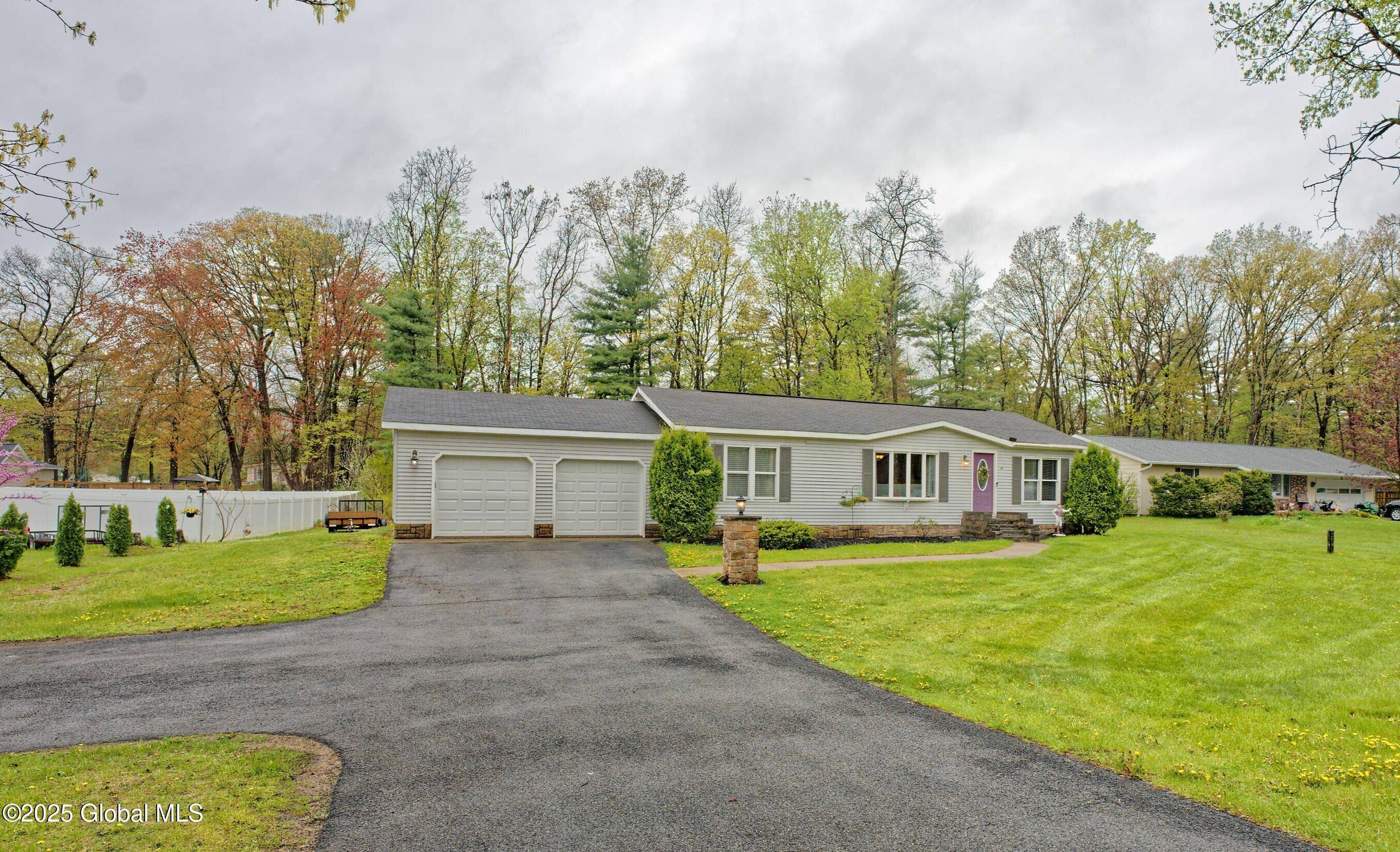 Moreau, NY 12828,4 Kimberly Lane