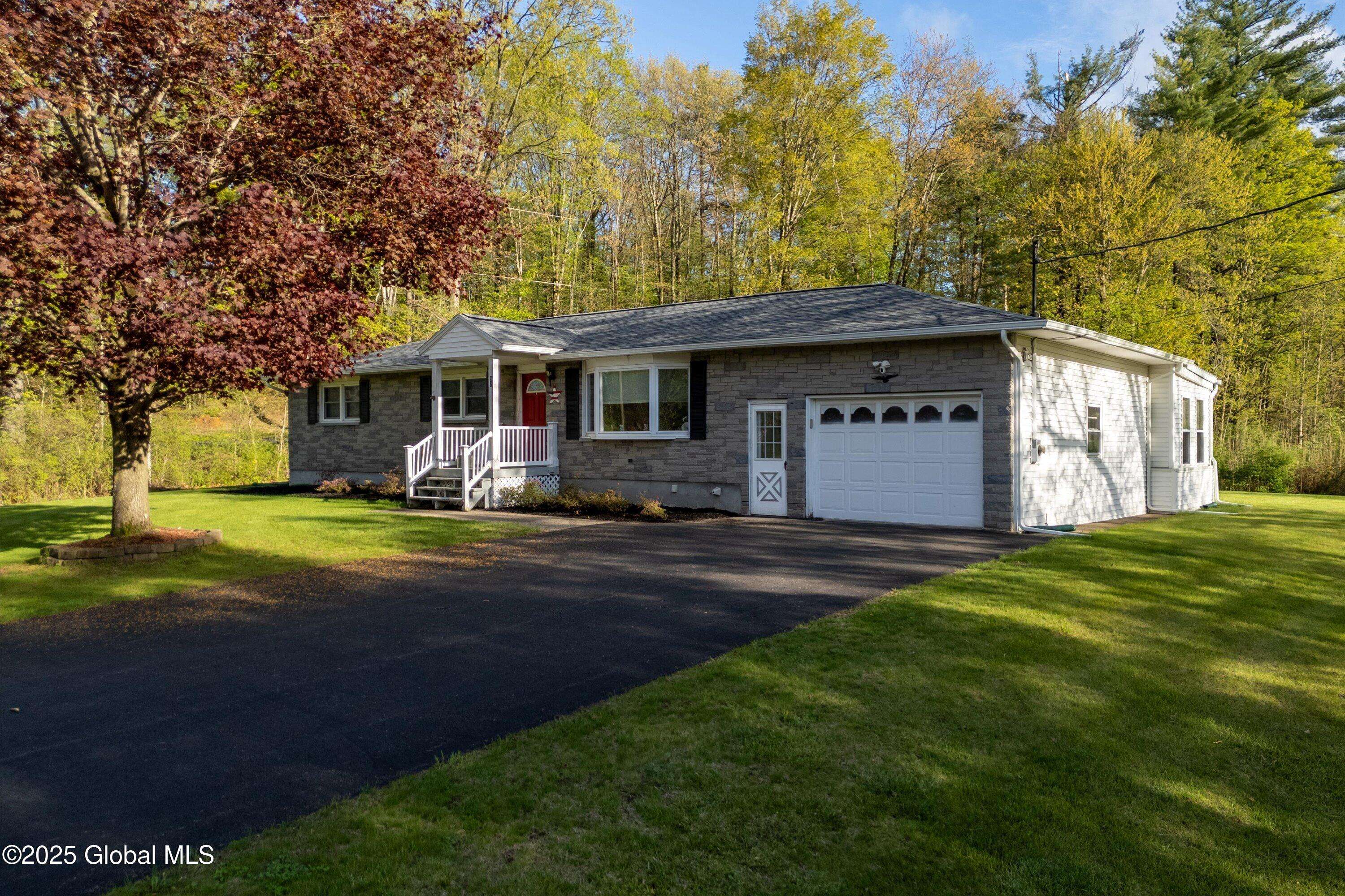 Halfmoon, NY 12118,92 Vosburgh Road