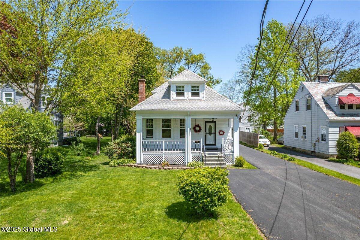 Bethlehem, NY 12054,10 Snowden Avenue