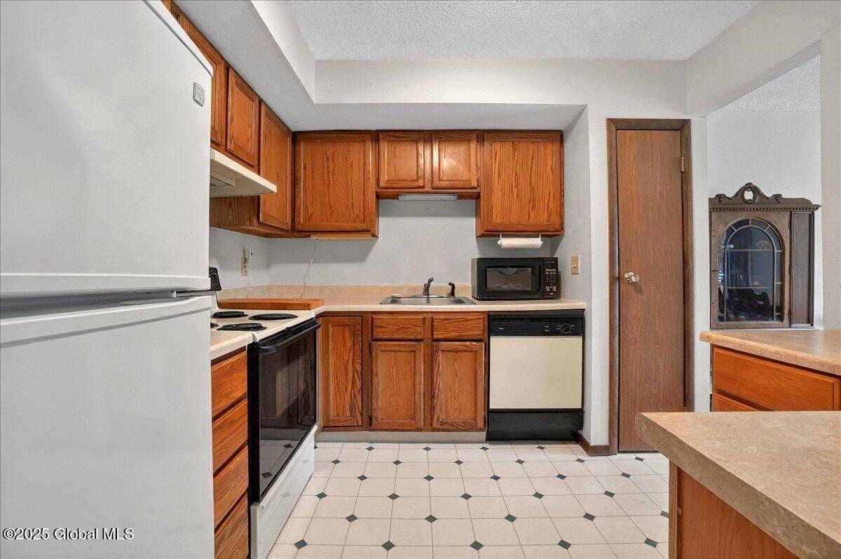 Clifton Park, NY 12065,53 Carriage Road