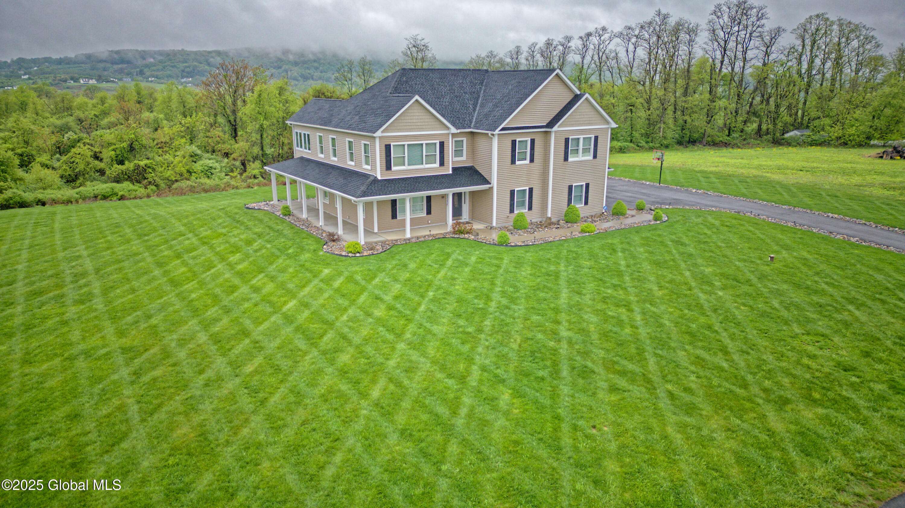 Marlborough, NY 10940,23 Quaker Hill Road