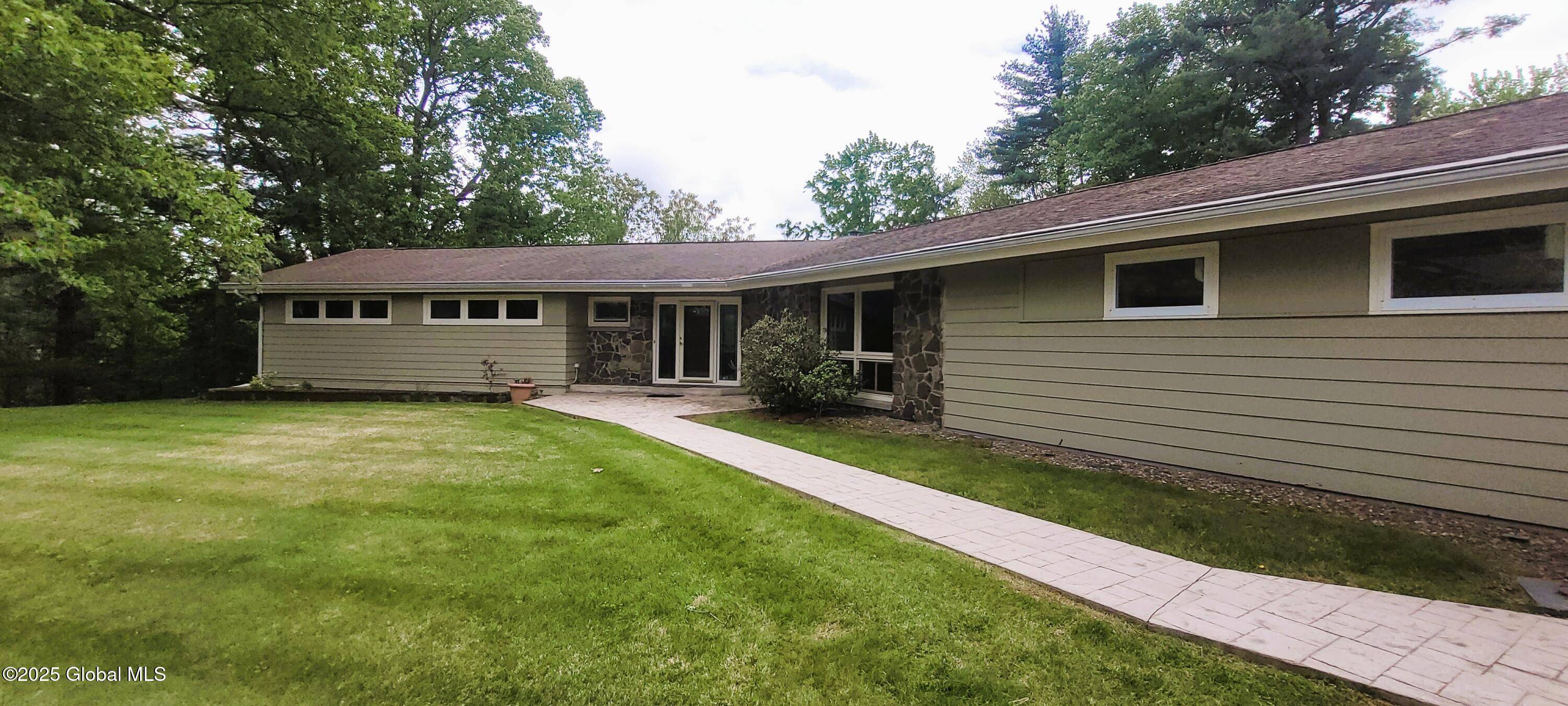 Brunswick, NY 12180,22 East Road