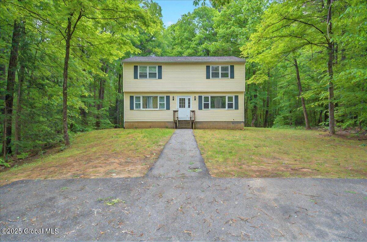 Wilton, NY 12831,8 Hammond Drive