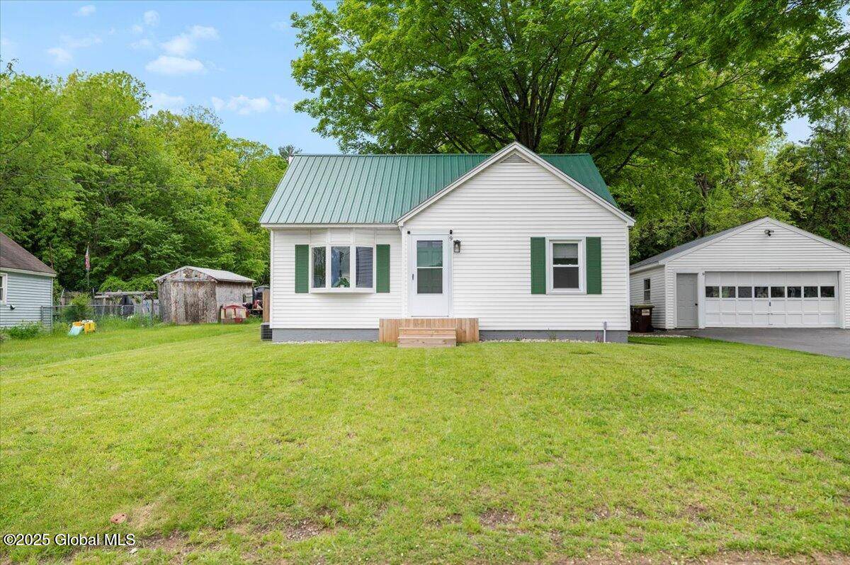 Queensbury, NY 12804,9 New Pine Street
