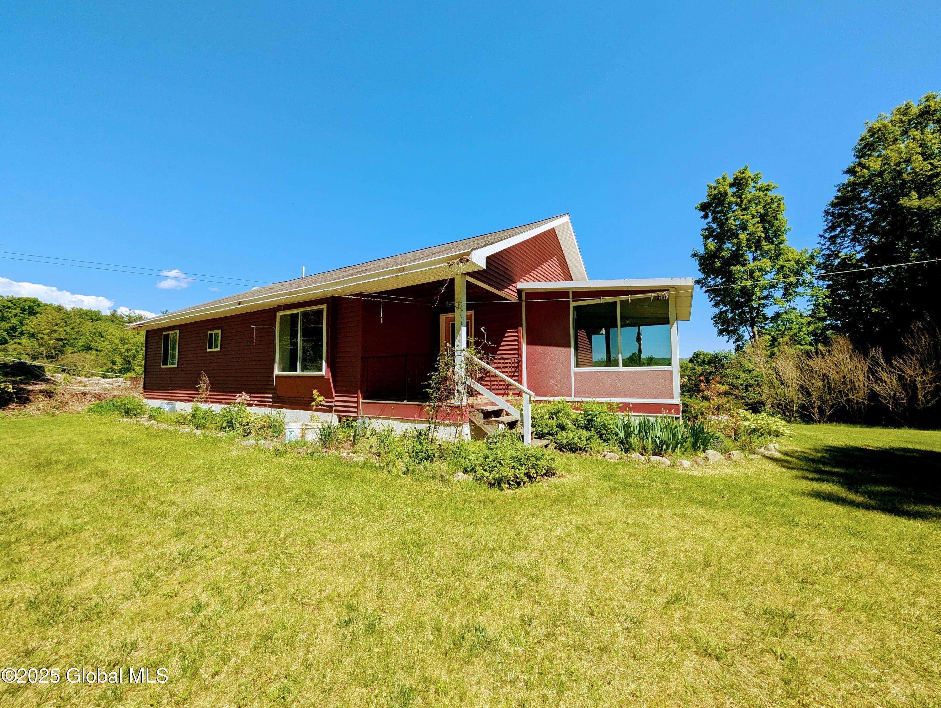 Crown Point, NY 12928,258 Middle Road
