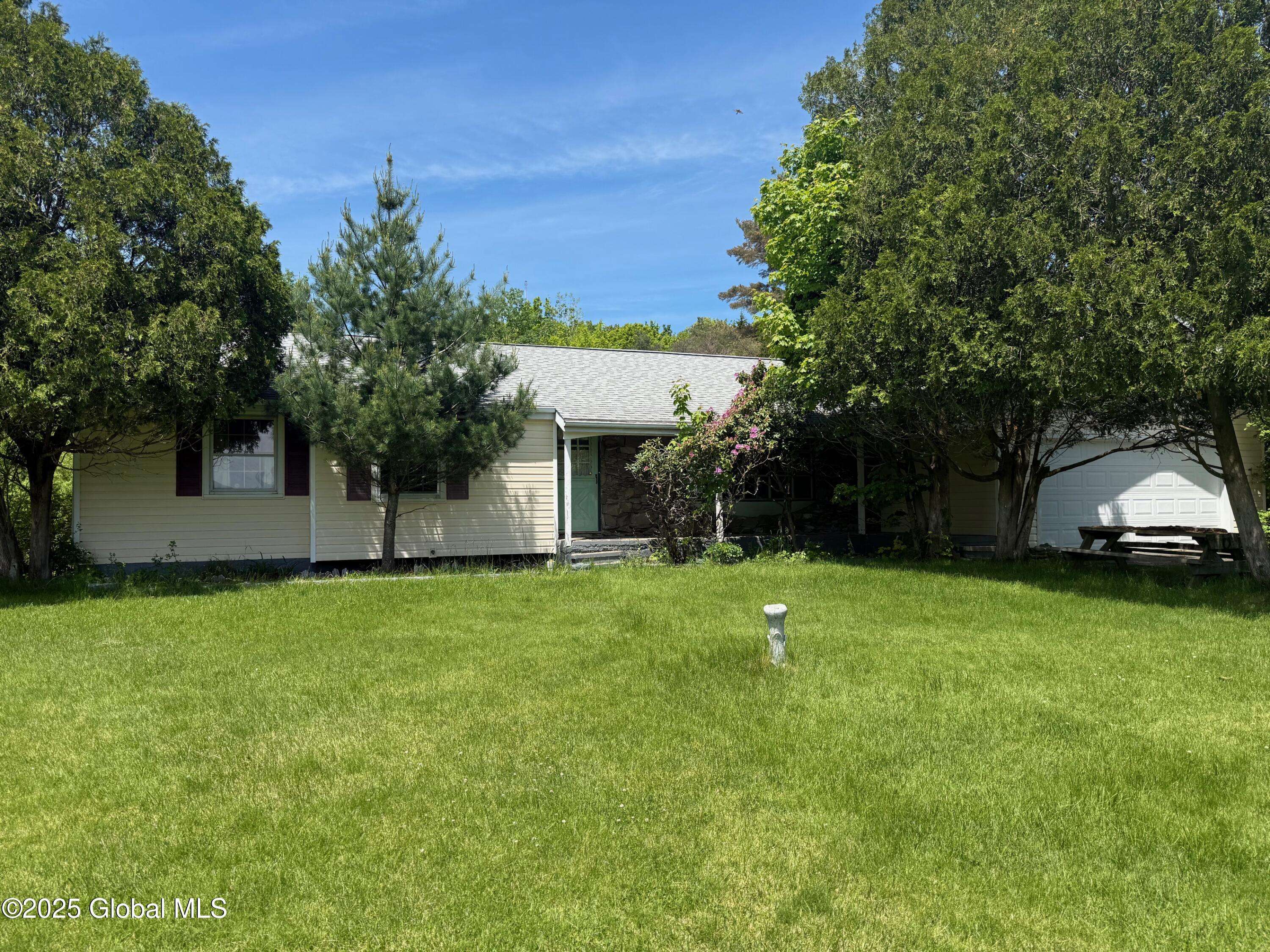Brunswick, NY 12180,9 Charl Lane
