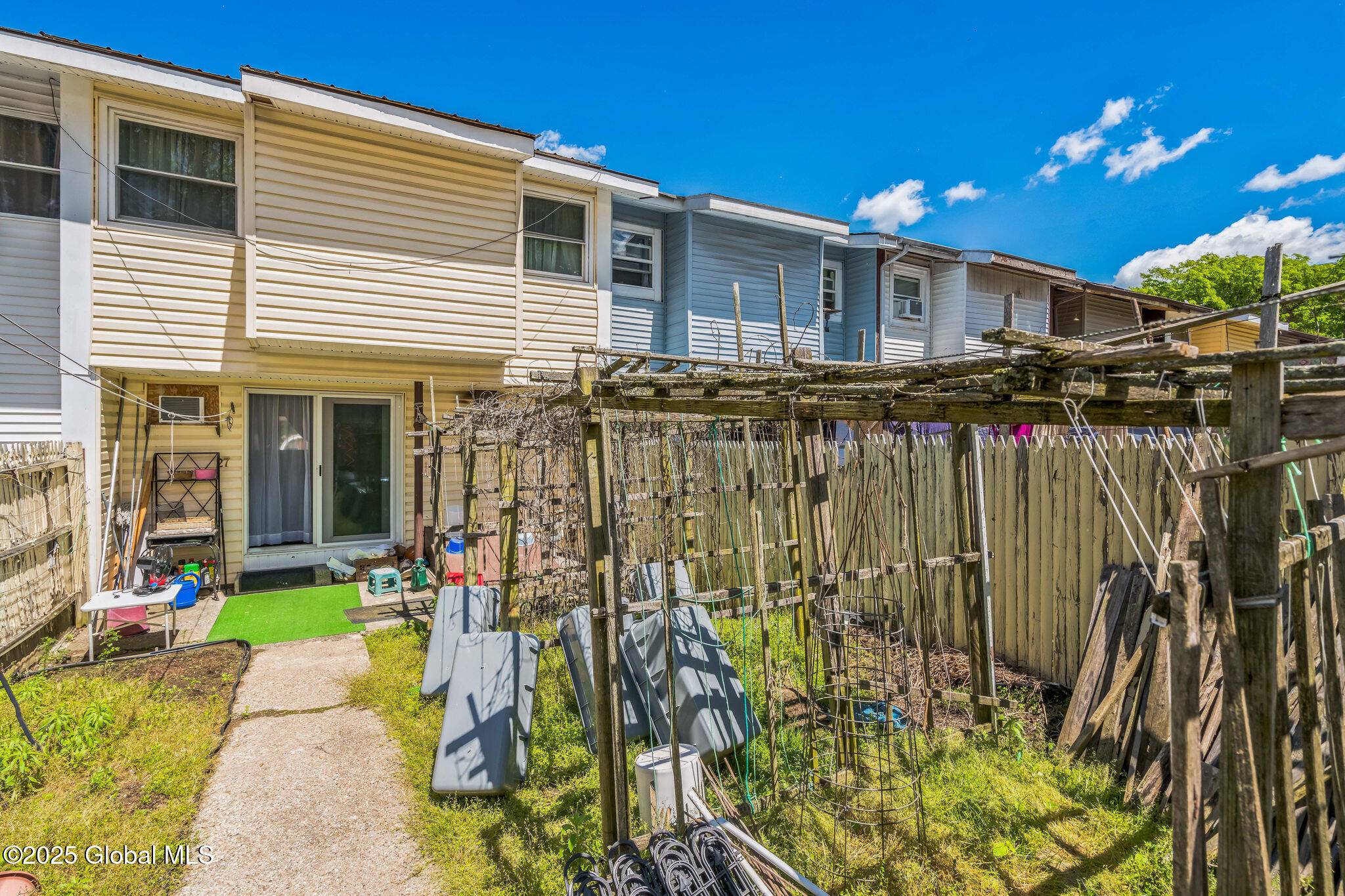 Hudson, NY 12534,27 Columbia Street