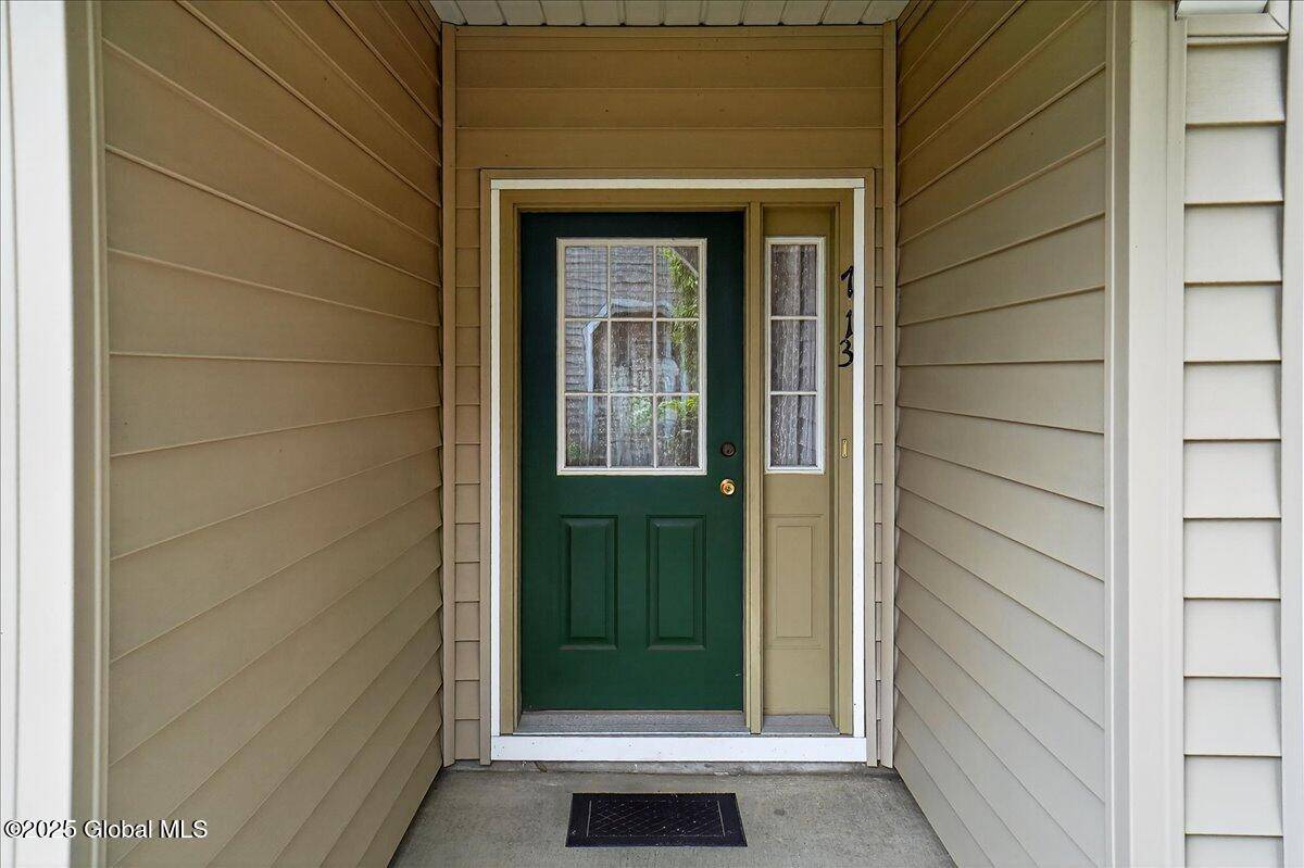 North Greenbush, NY 12180,713 Hampton Place Boulevard