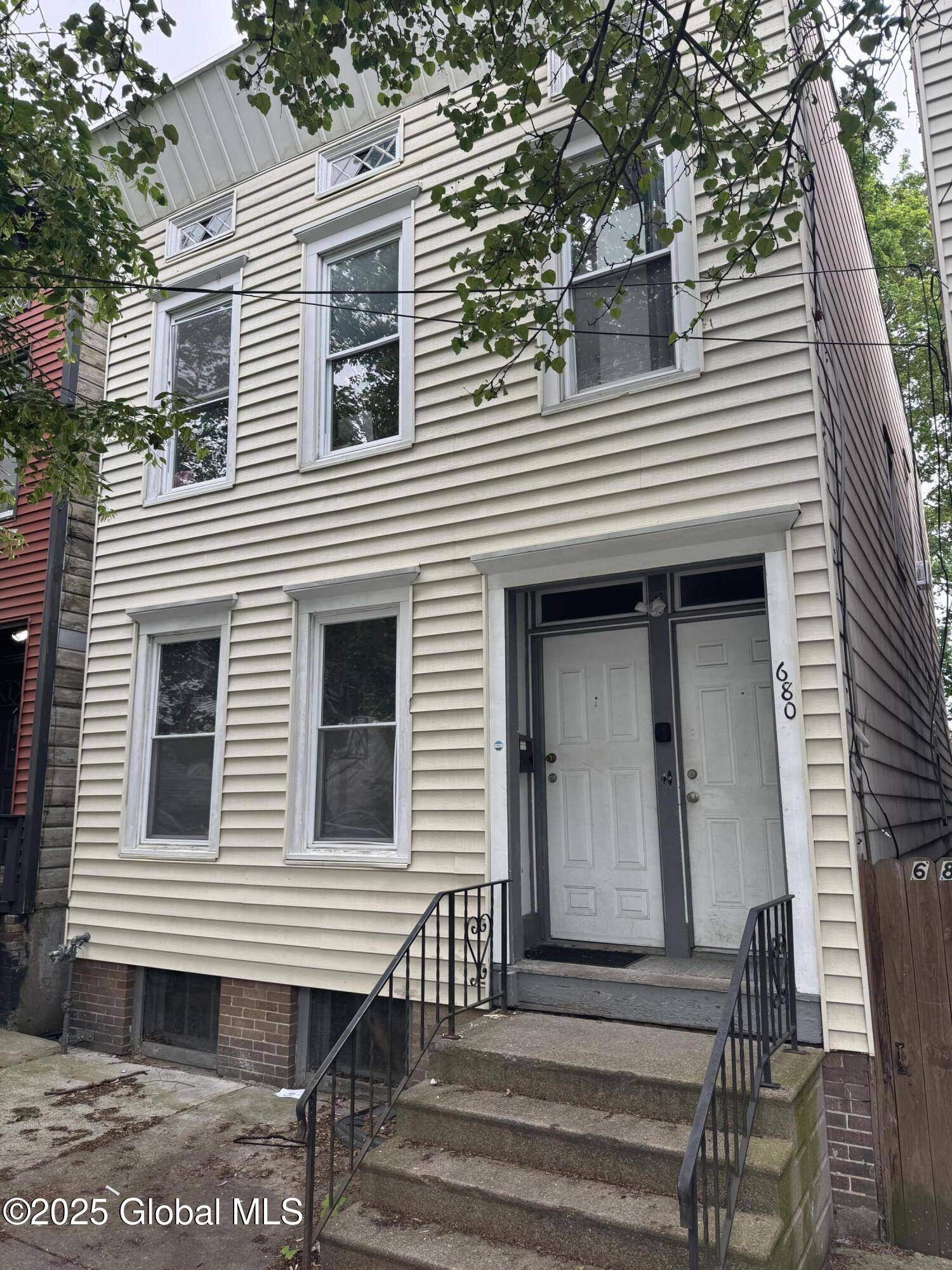 Albany, NY 12203,680 State Street #1