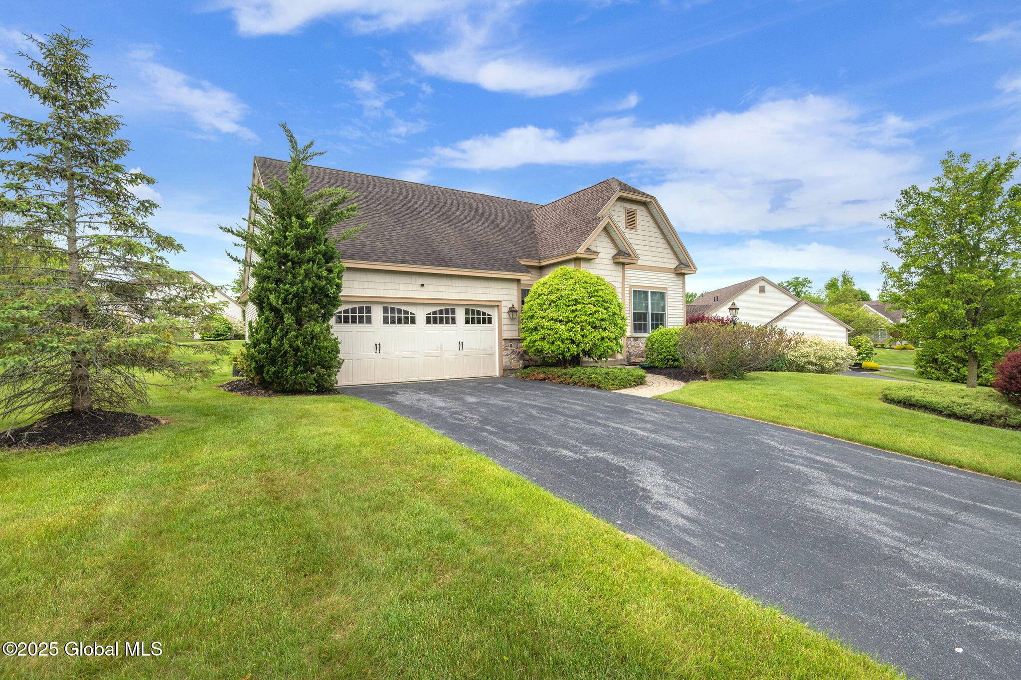 Halfmoon, NY 12118,3 Bedford Circle