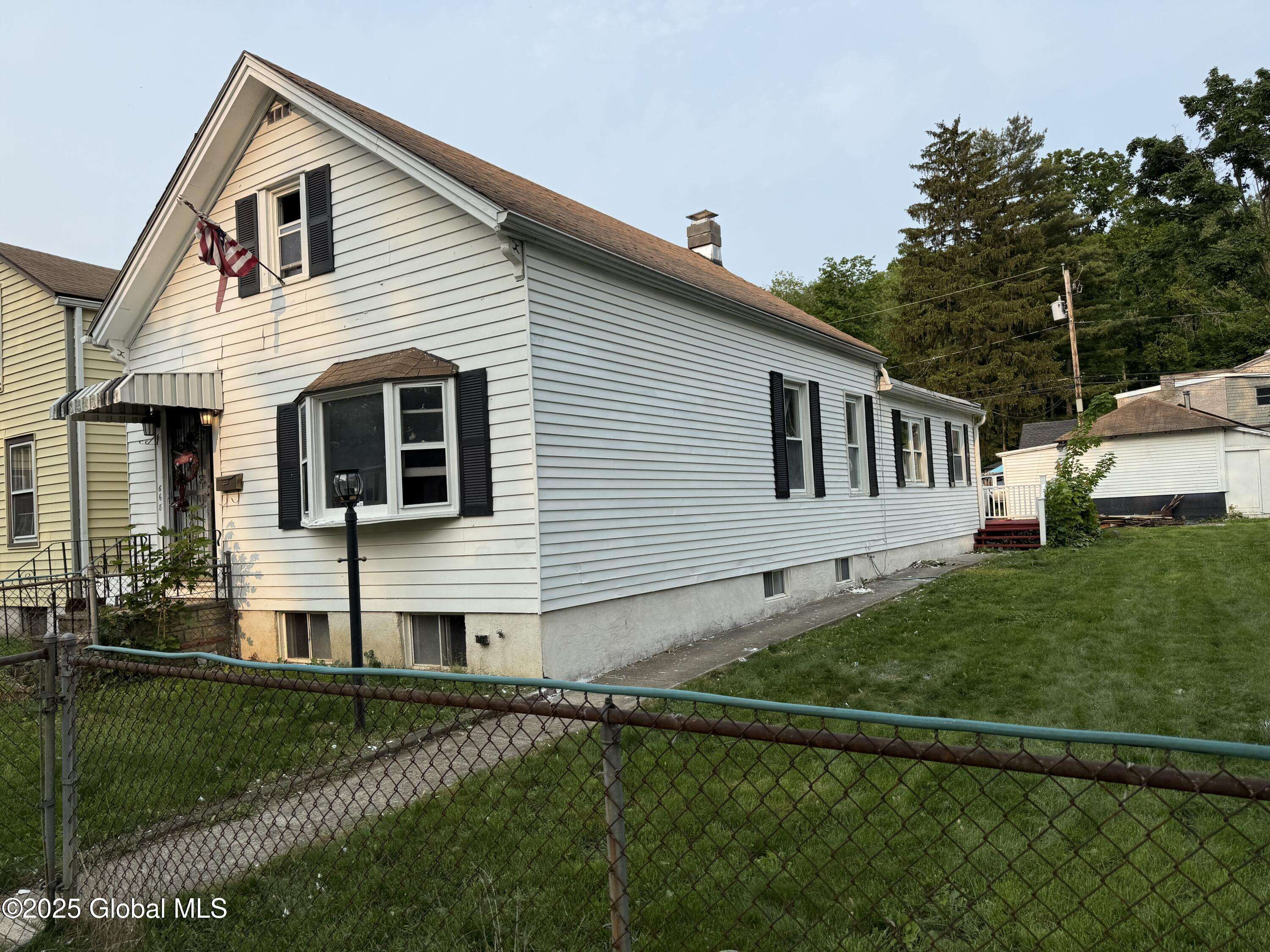 Troy, NY 12182,668 6th Avenue
