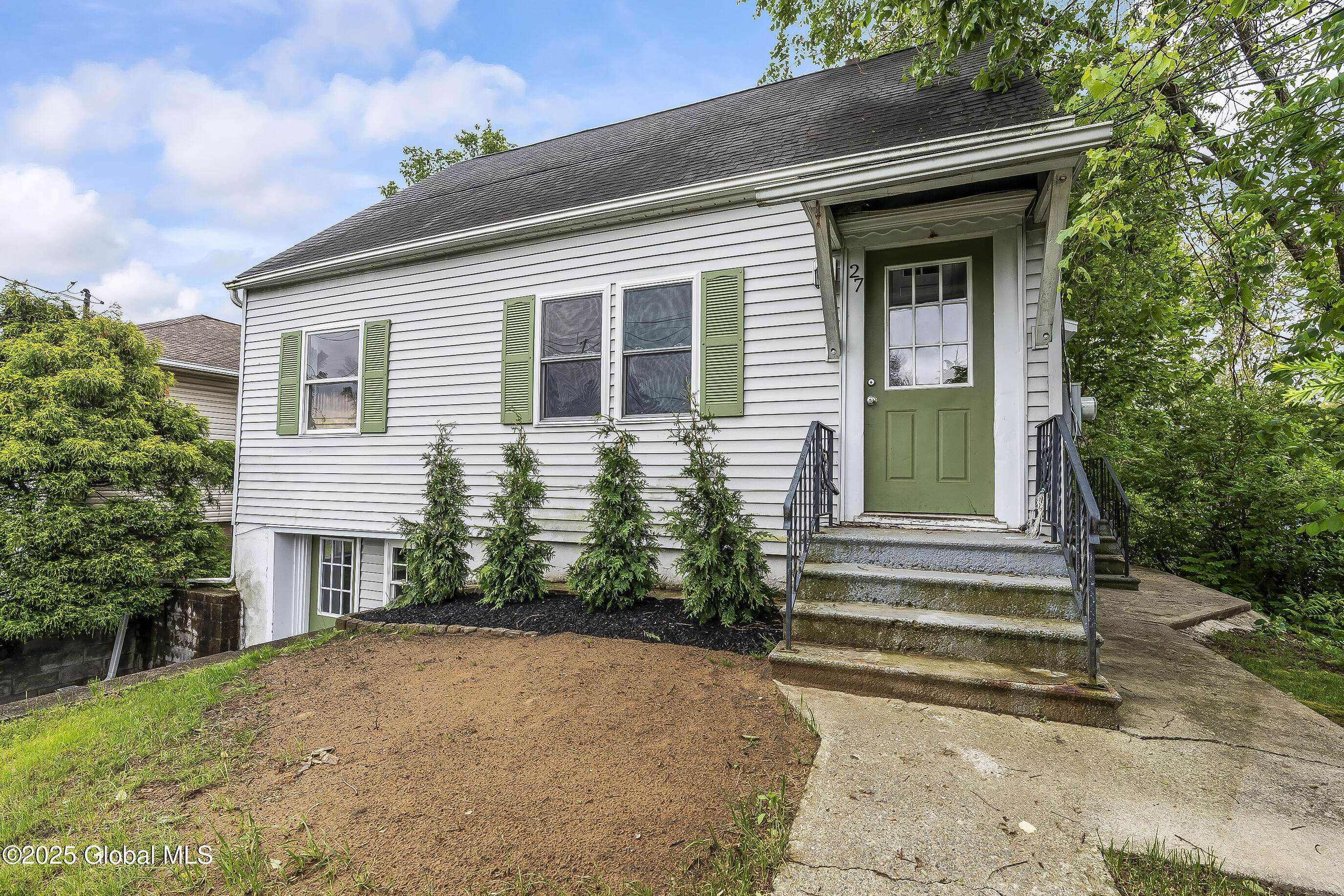 Colonie, NY 12205,27 Hackett Avenue