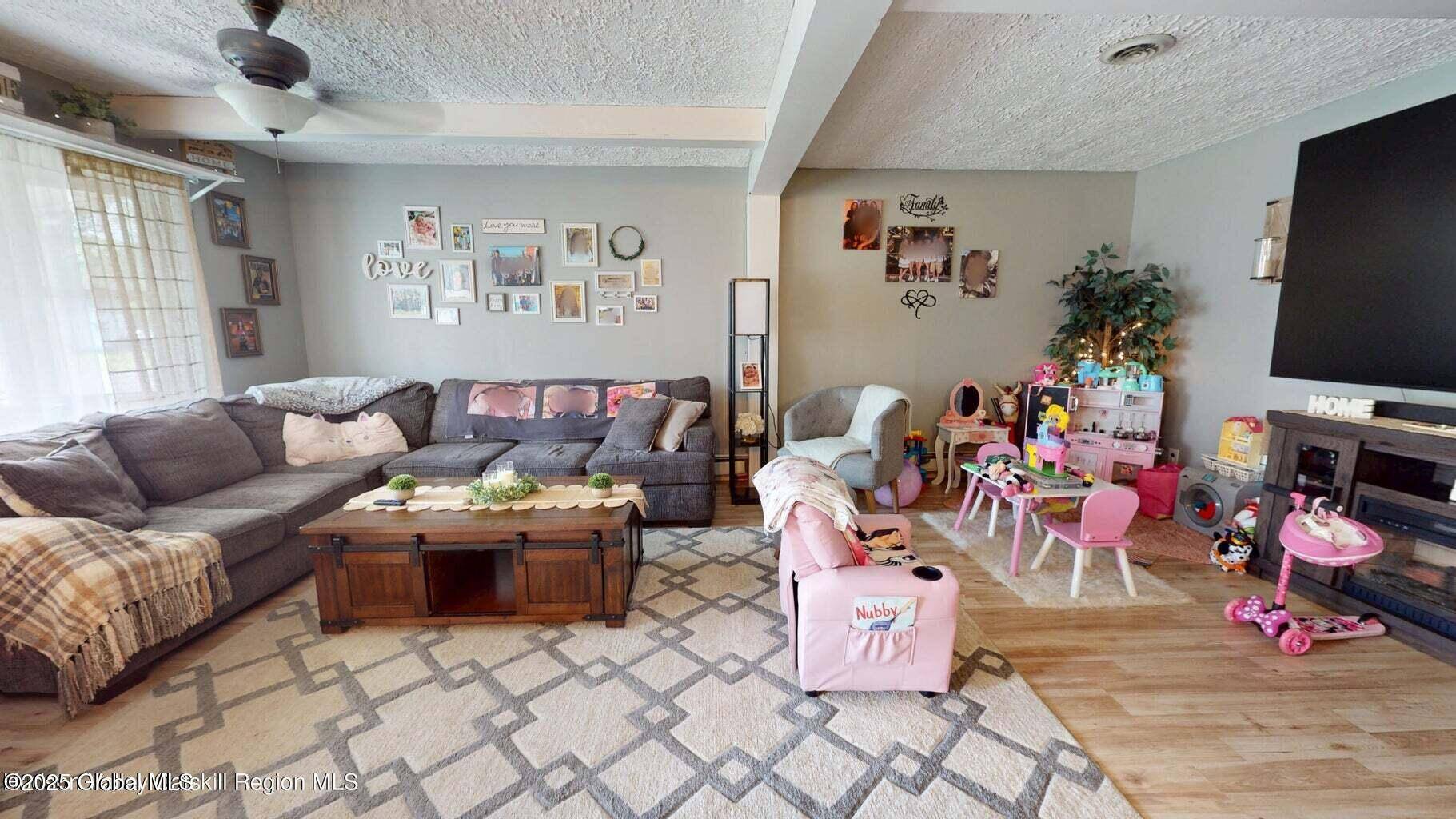 Coxsackie Village, NY 12051,71 Kings Road