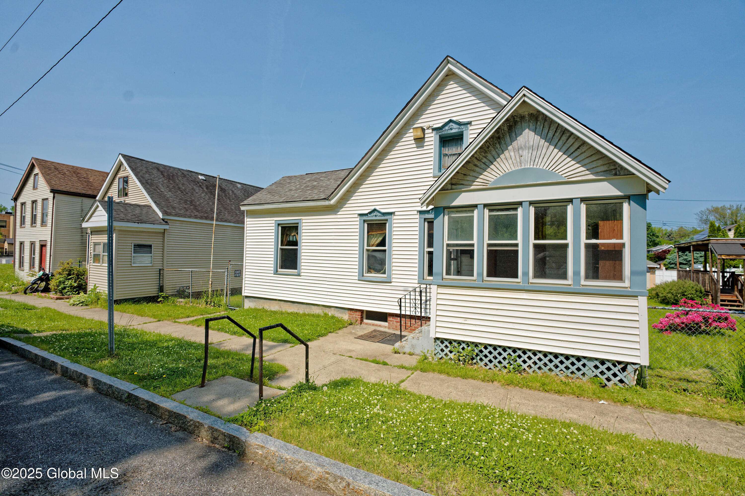 Troy, NY 12182,637 7th Avenue