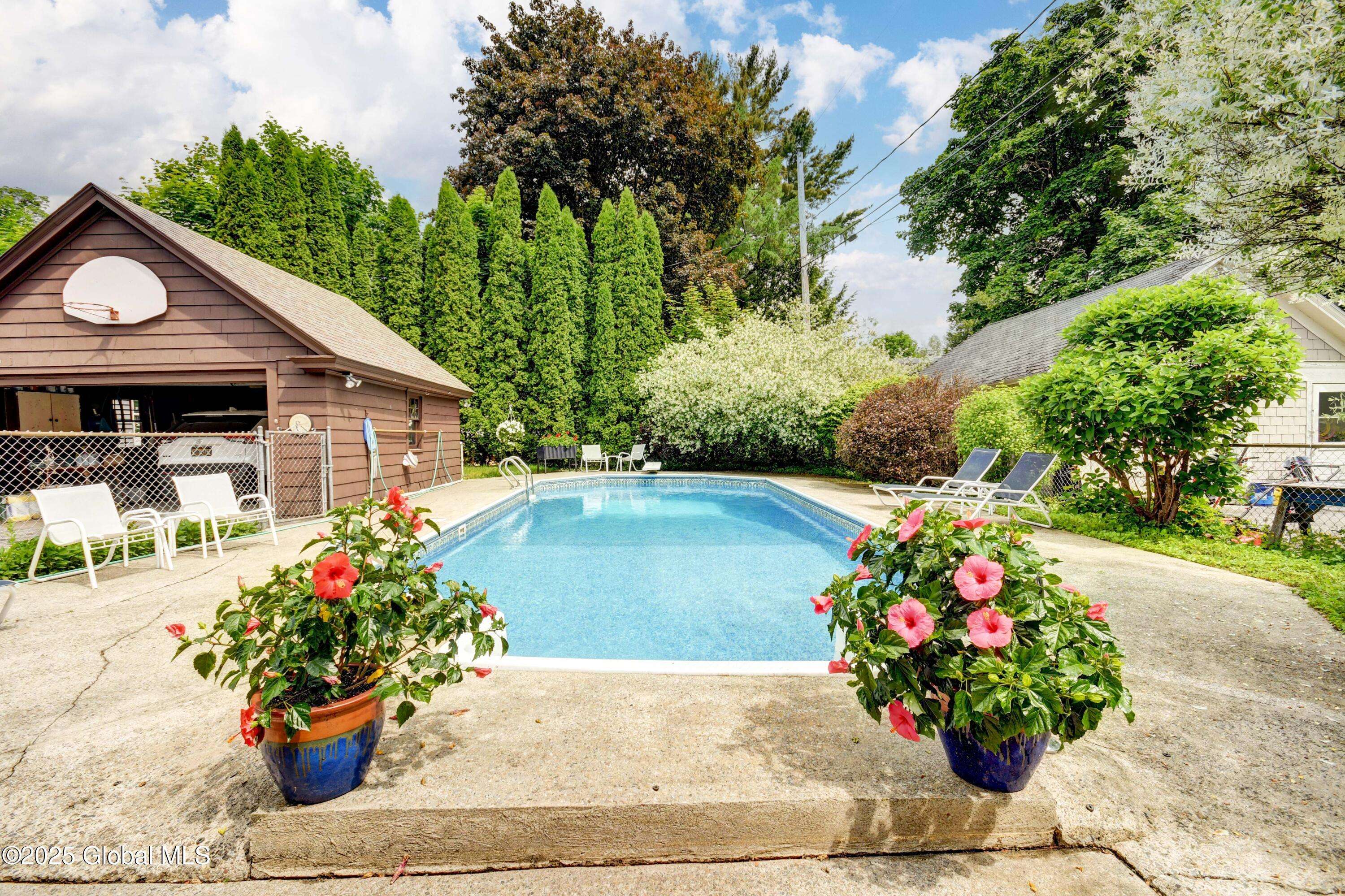 Gloversville, NY 12078,233 E Fulton Street