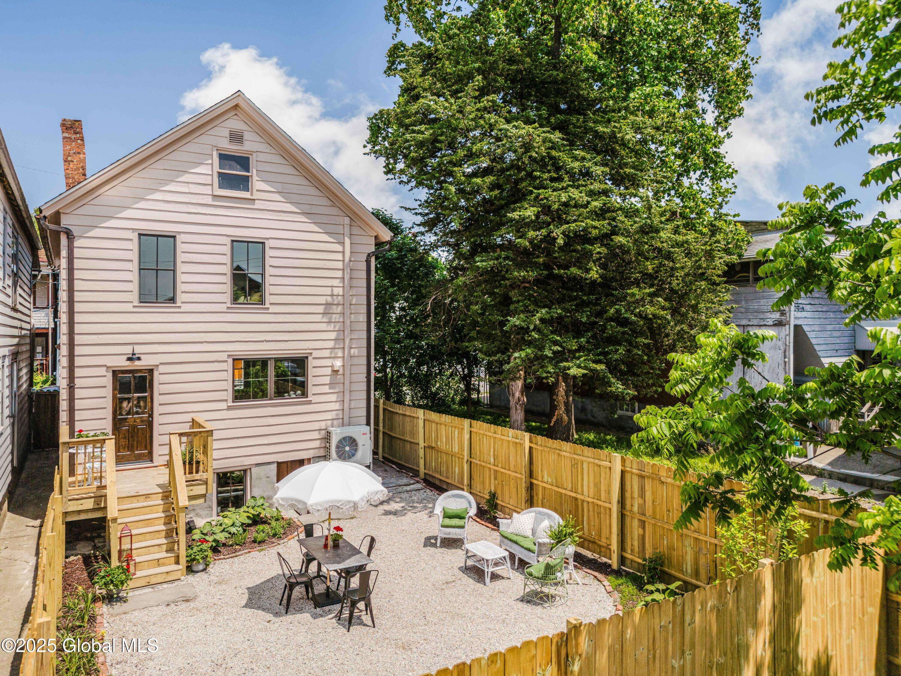 Hudson, NY 12534,225 Robinson Street