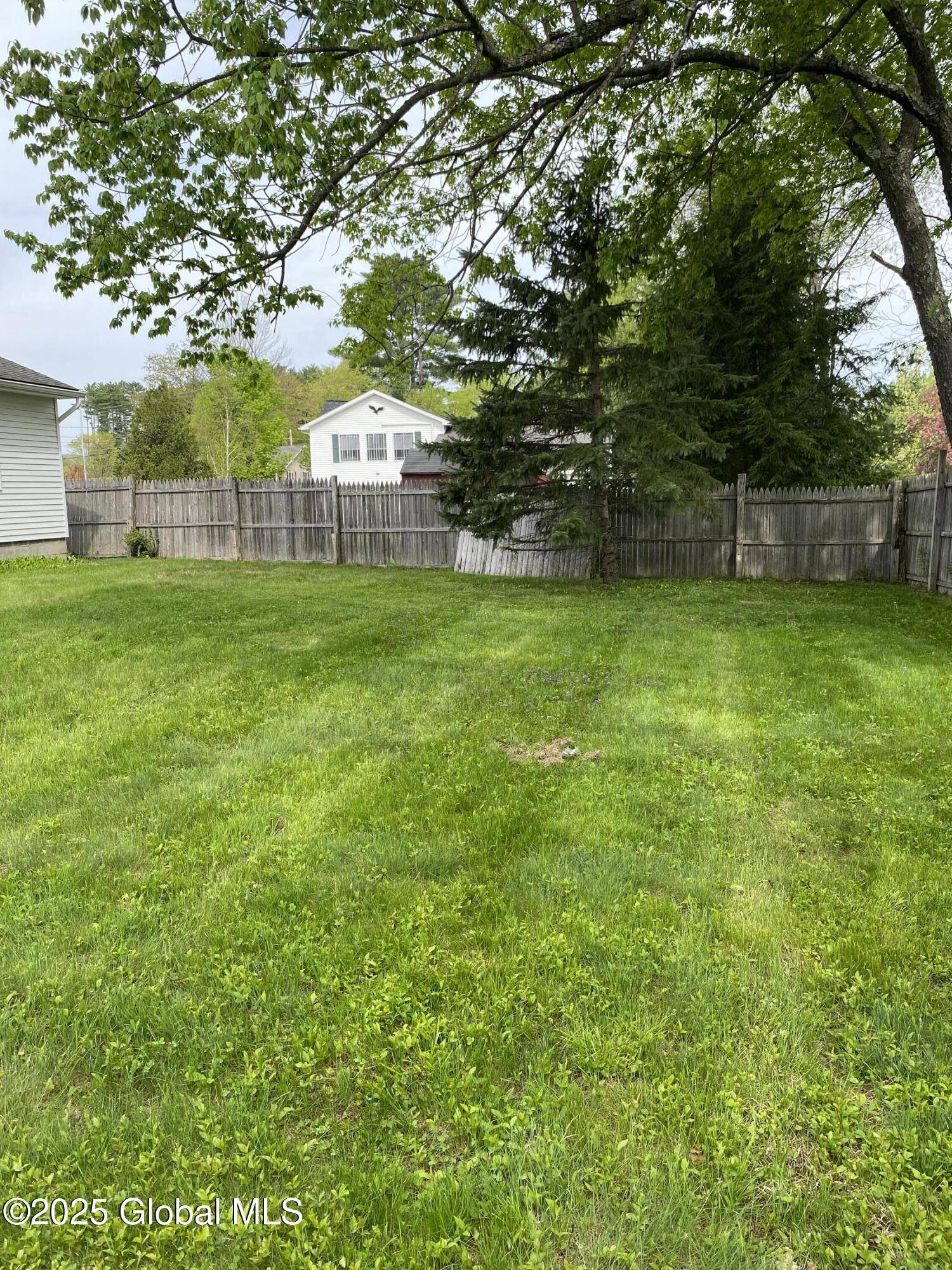 Warrensburg, NY 12885,9 Henry Street