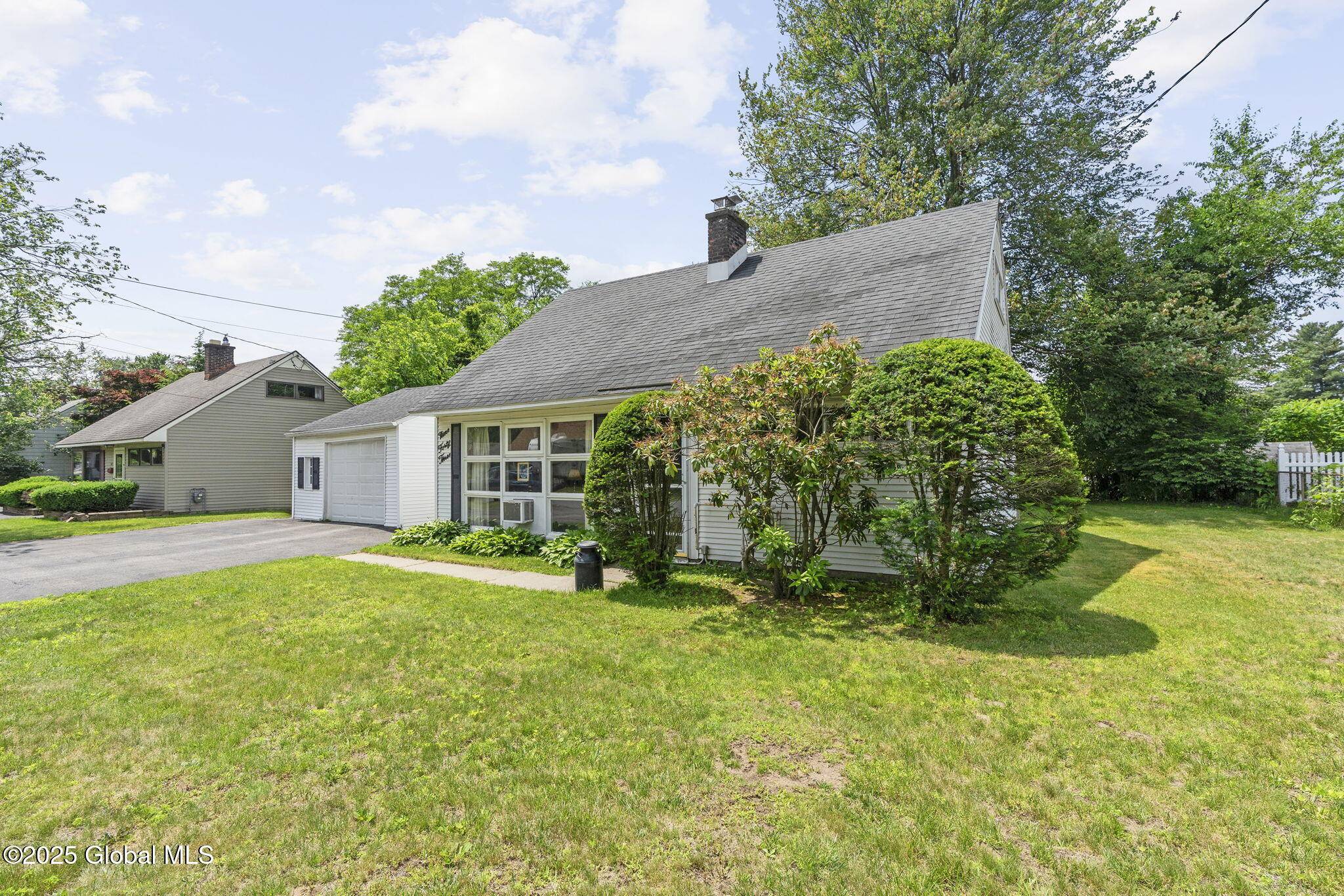Rotterdam, NY 12303,943 O'Brien Avenue