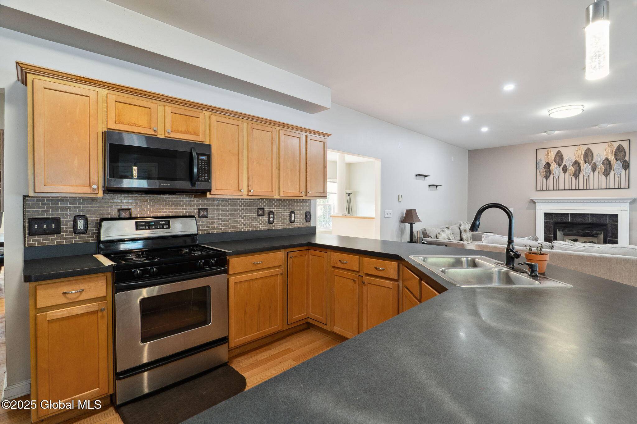 East Greenbush, NY 12144,10 Sequoia Drive