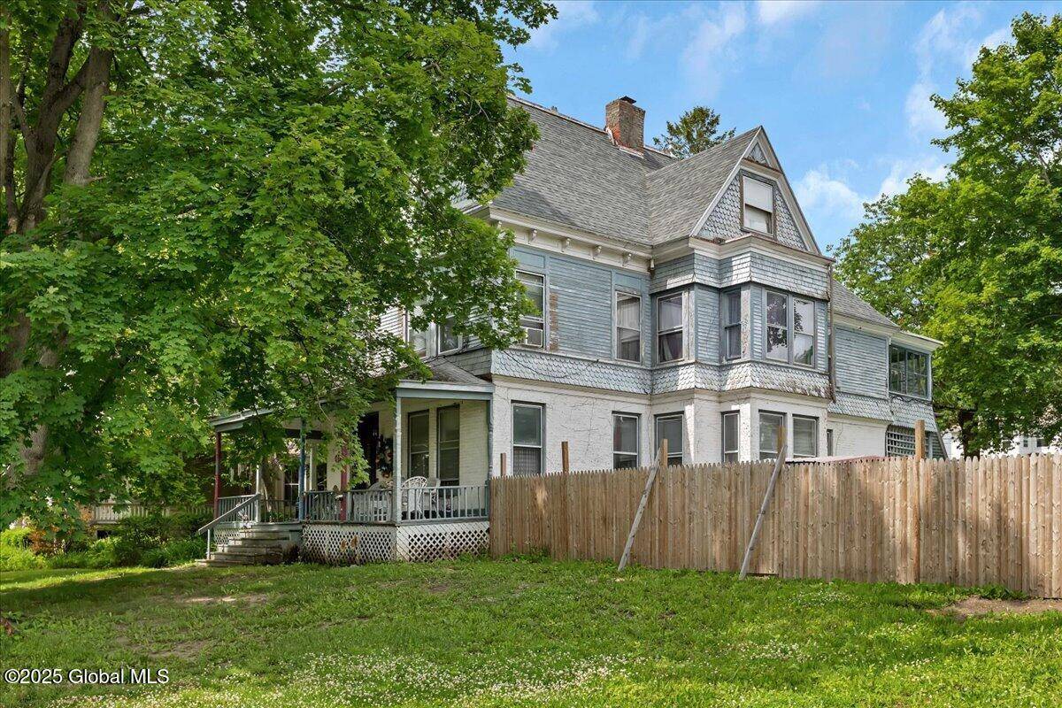 Amsterdam, NY 12010,253 Guy Park Avenue