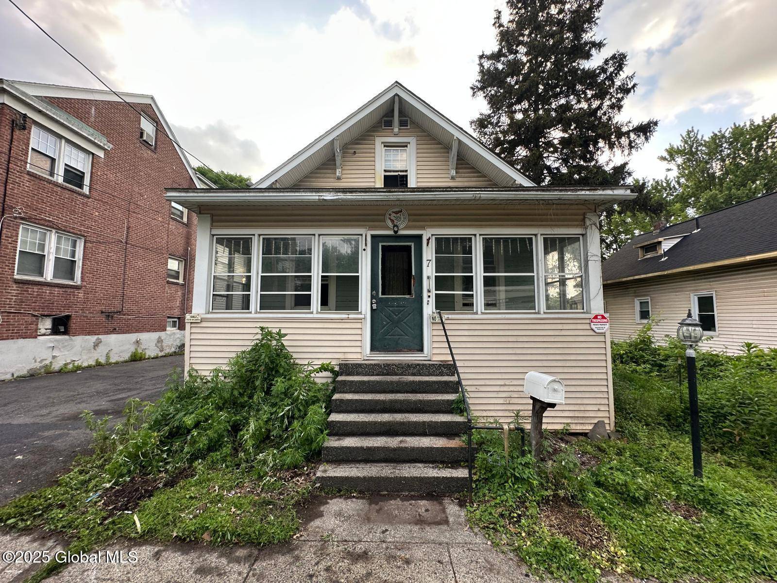 Albany, NY 12205,7 Frost Place