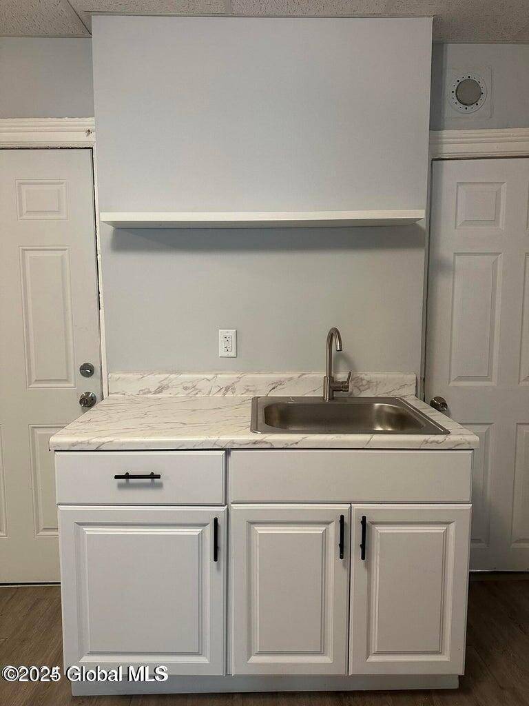 Troy, NY 12180,39 Douw Street #1