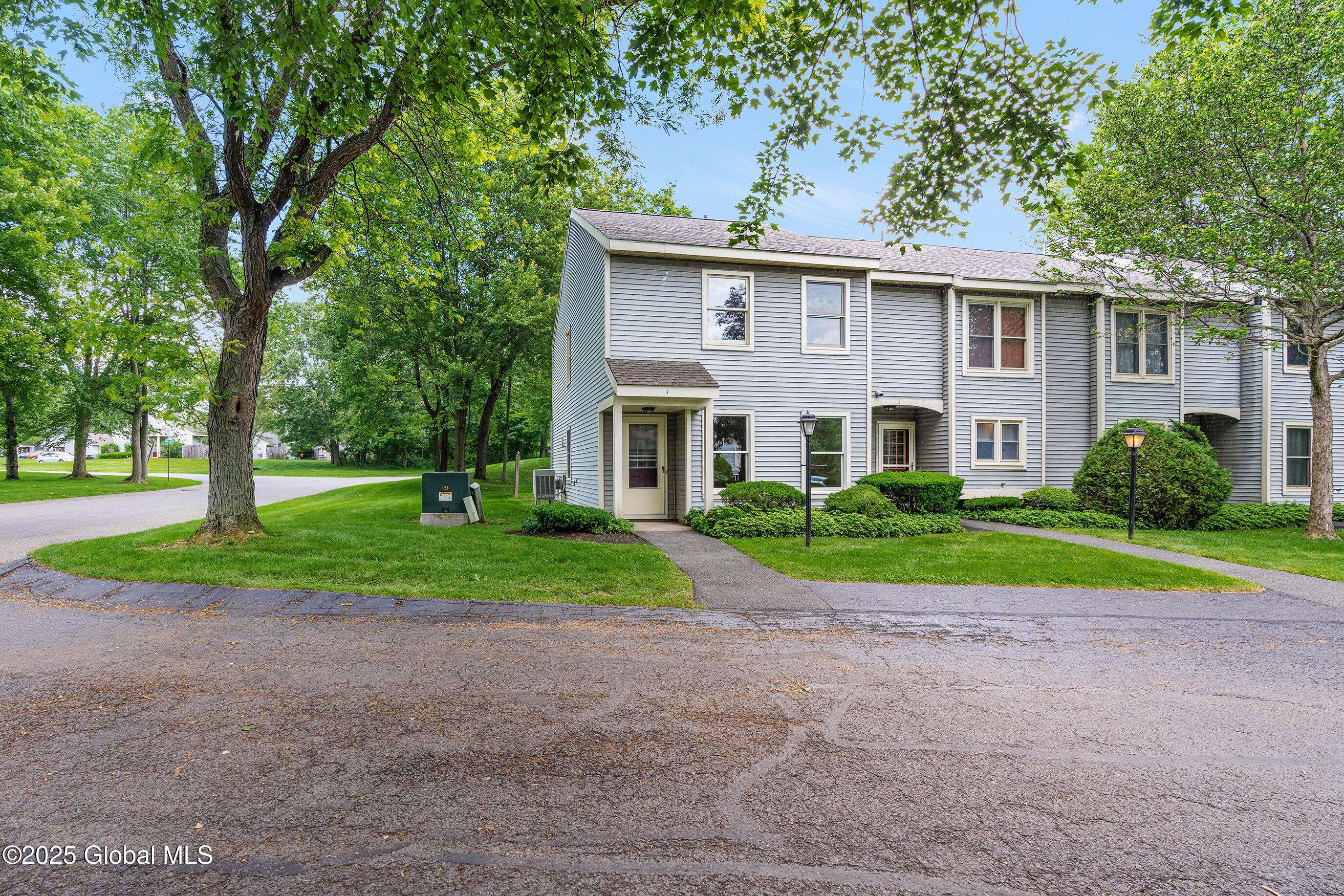 Halfmoon, NY 12065,1 Hale Drive