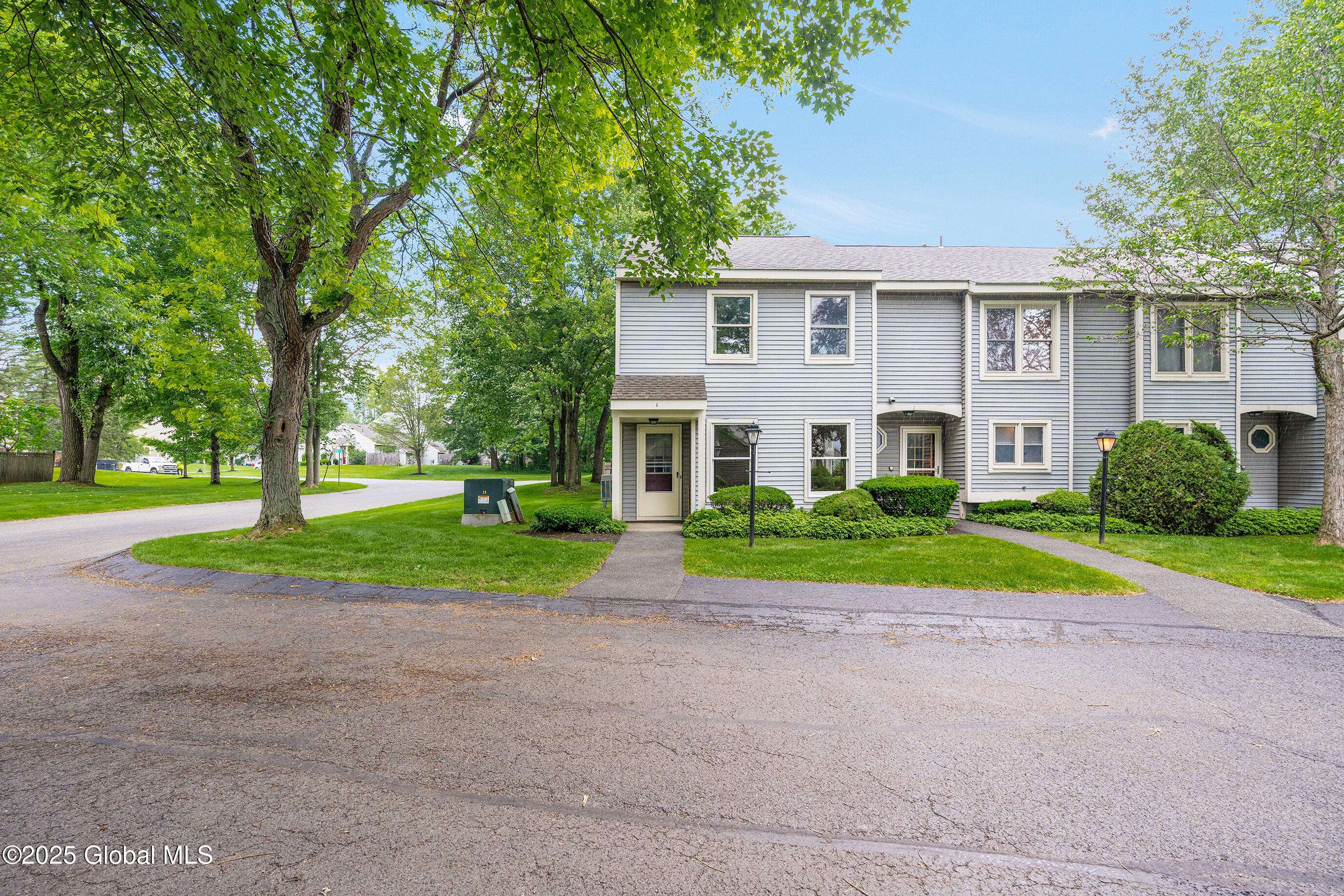 Halfmoon, NY 12065,1 Hale Drive