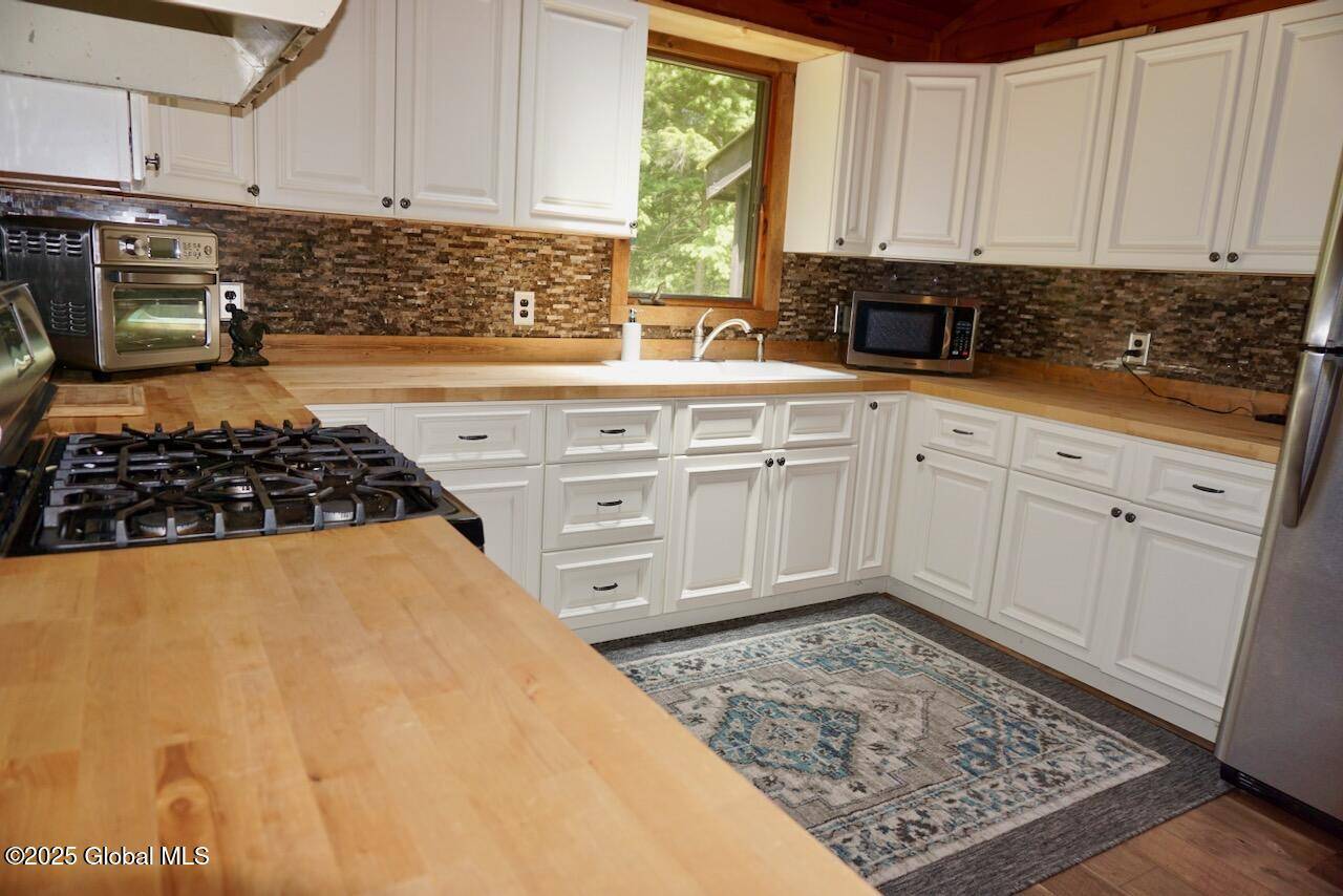 Edinburg, NY 12134,469 Military Road