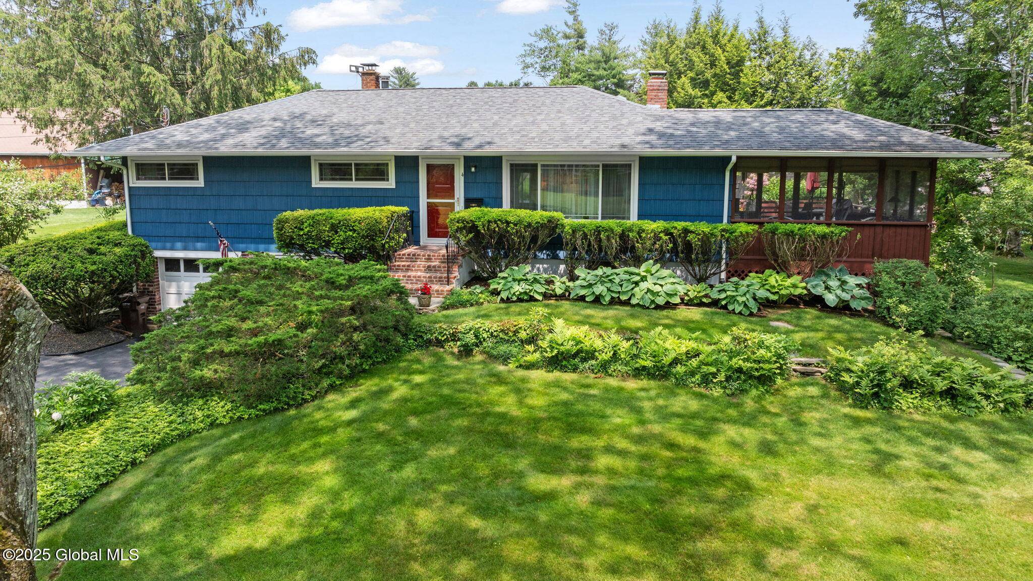 Bethlehem, NY 12054,4 Greenwood Lane