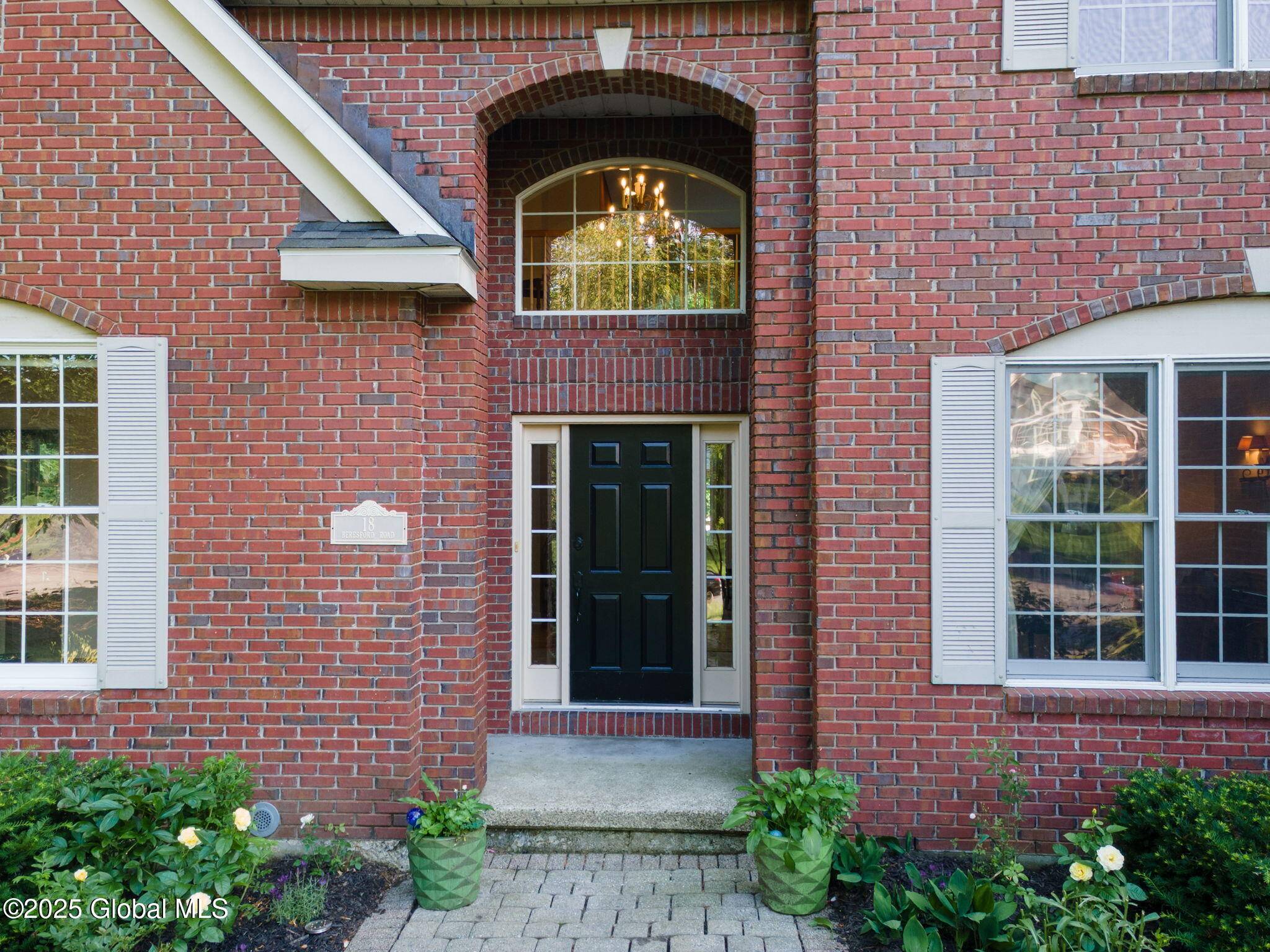 Clifton Park, NY 12019,18 Beresford Road