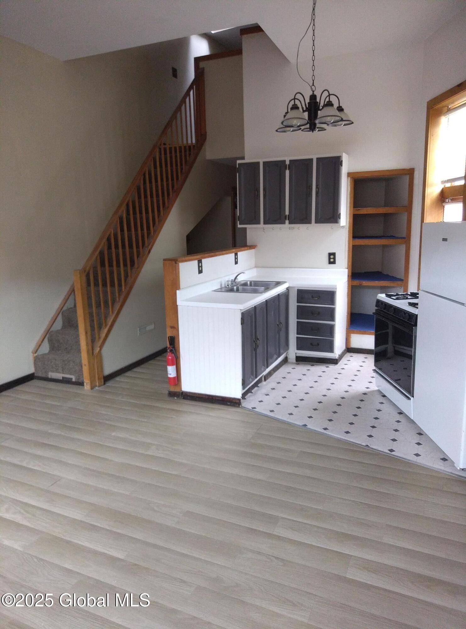 Gloversville, NY 12078,25 S Main Street