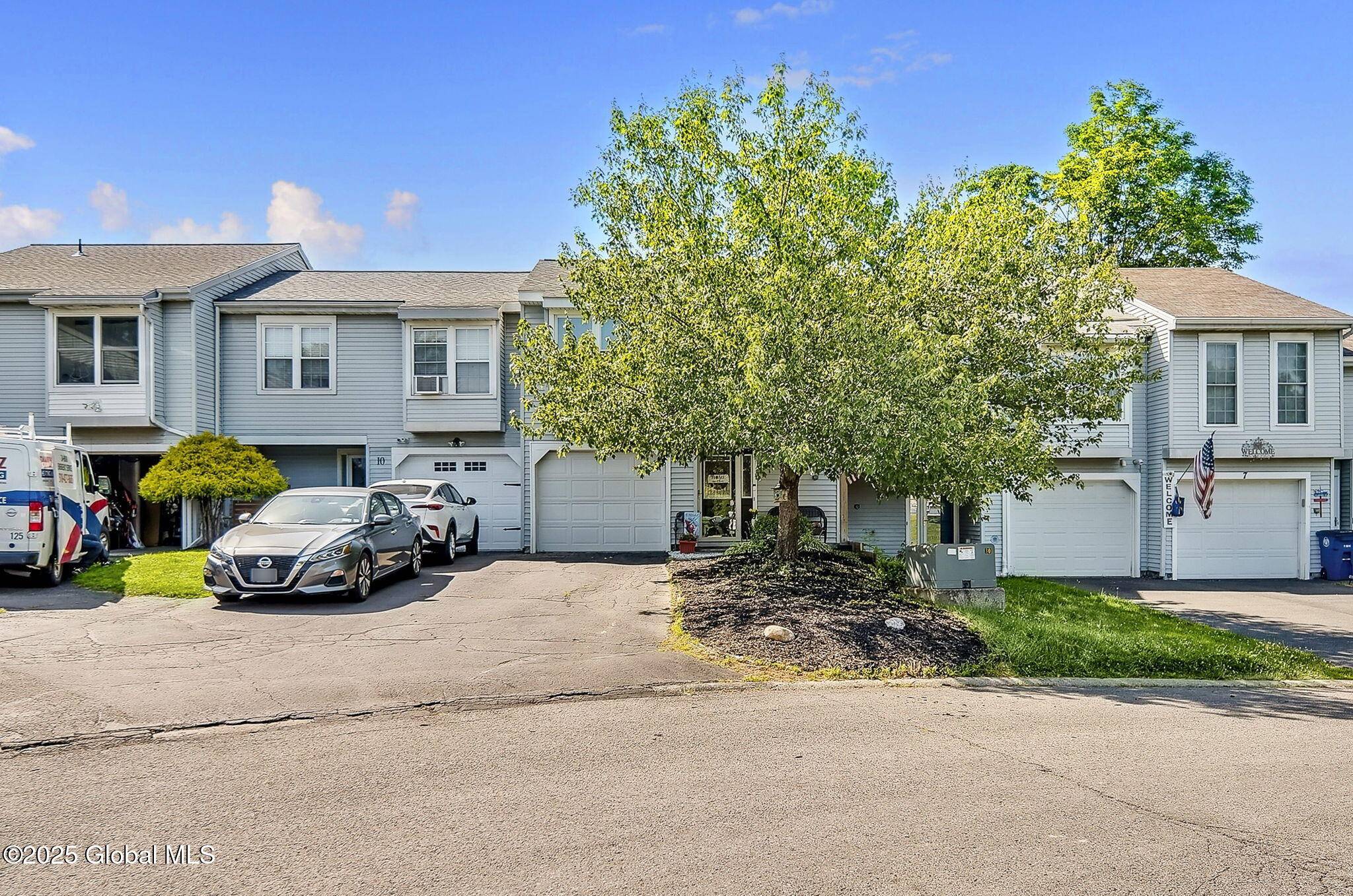 Cohoes, NY 12047,9 Chadwyck Square