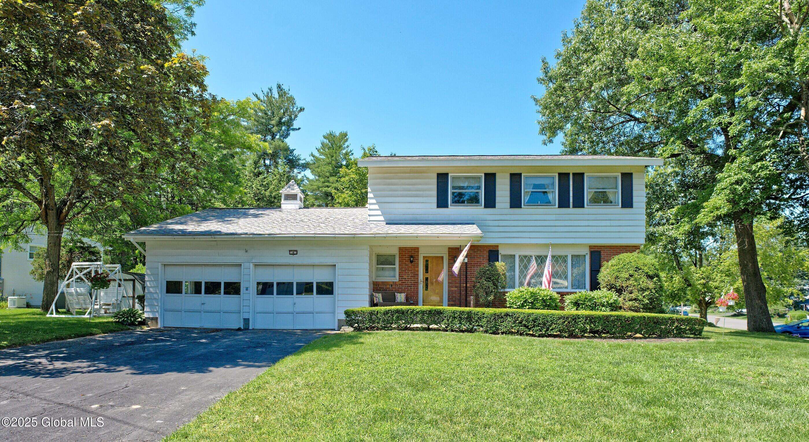 Colonie, NY 12309,8 Woodland Drive