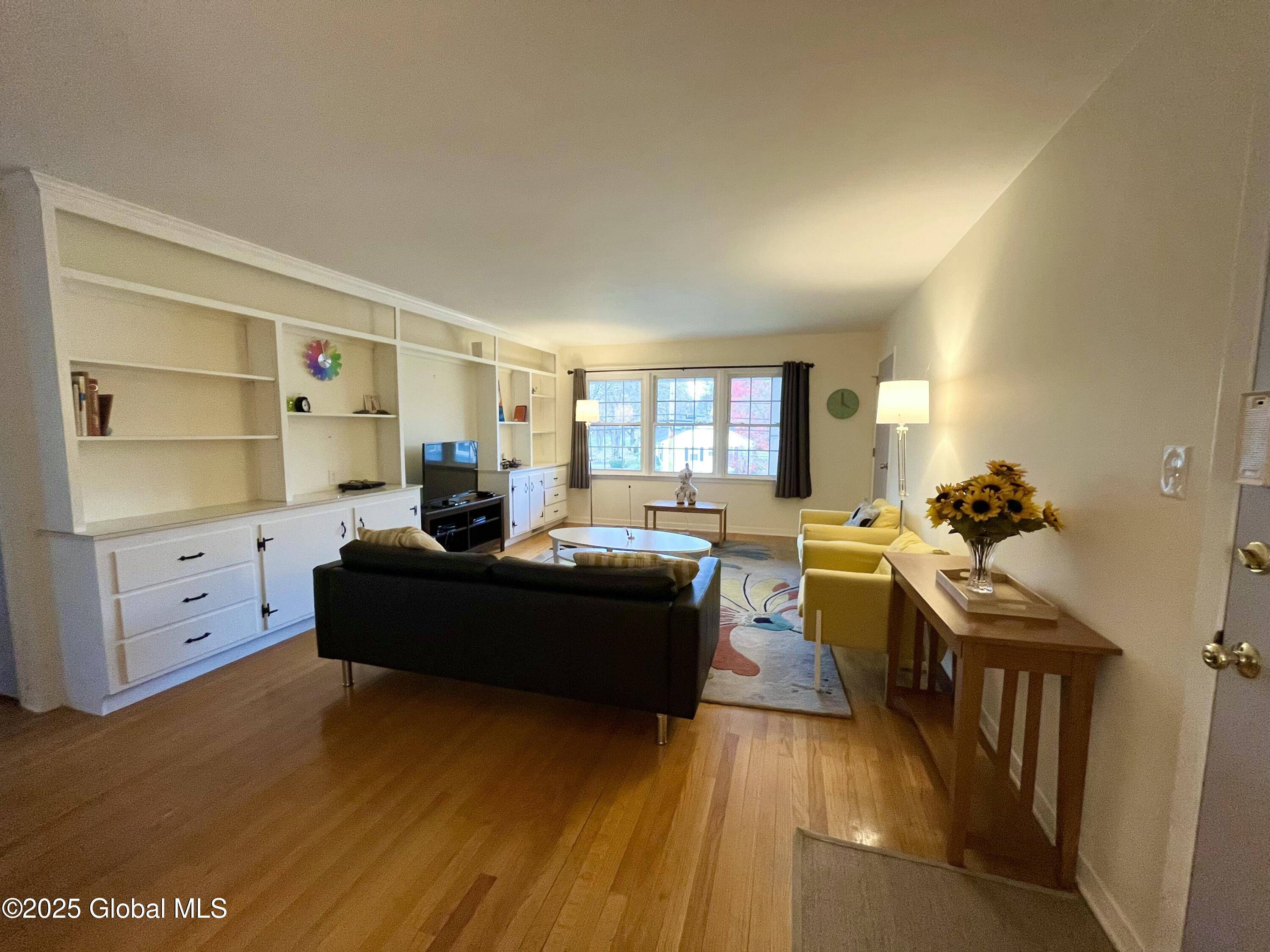 Bethlehem, NY 12054,568 Delaware Avenue #Apt 4