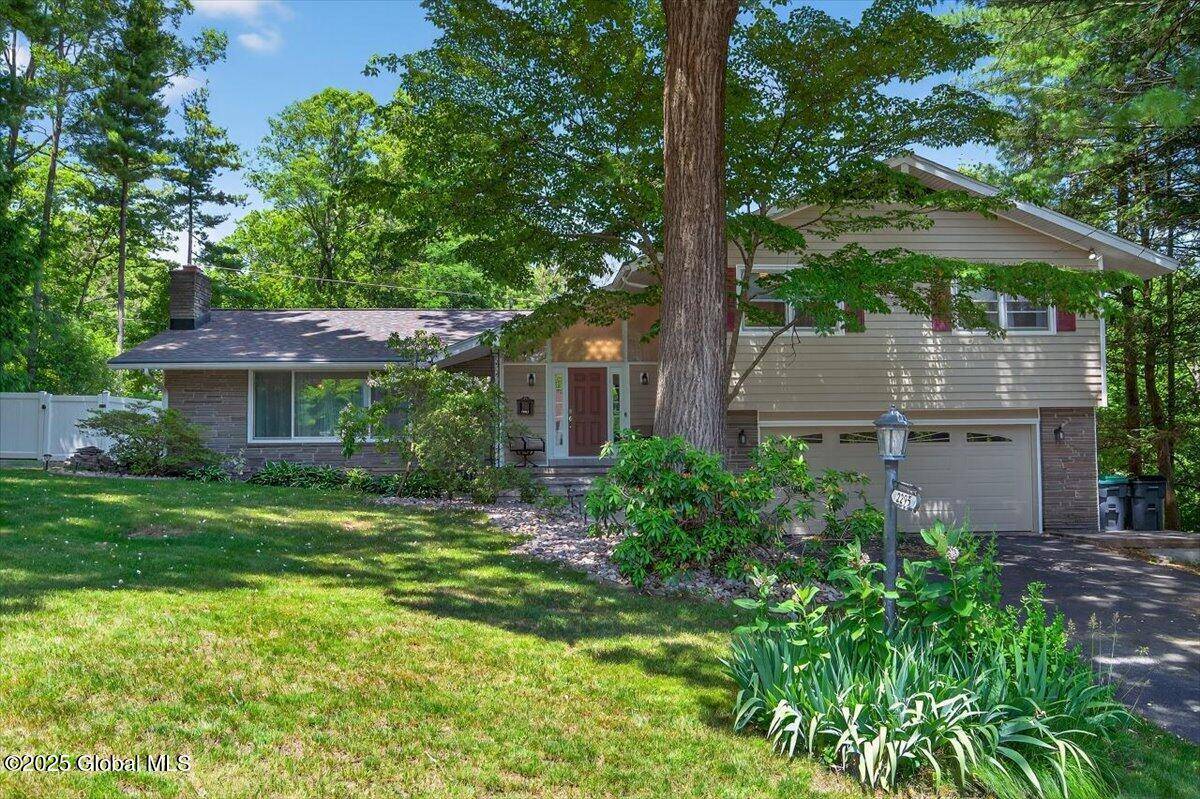 Niskayuna, NY 12309,2295 Pinehaven Drive